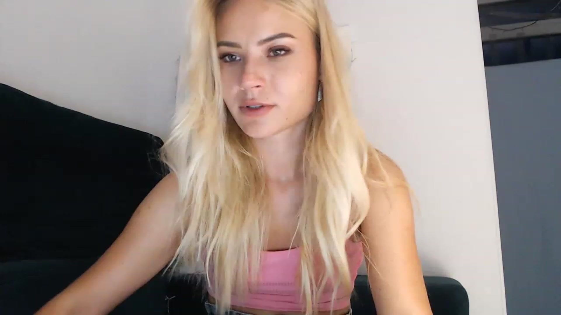 Gallery image thumbnail from bridetobe's myfreecams stream on, 08/27/2023, 02:21 image 19 of 20