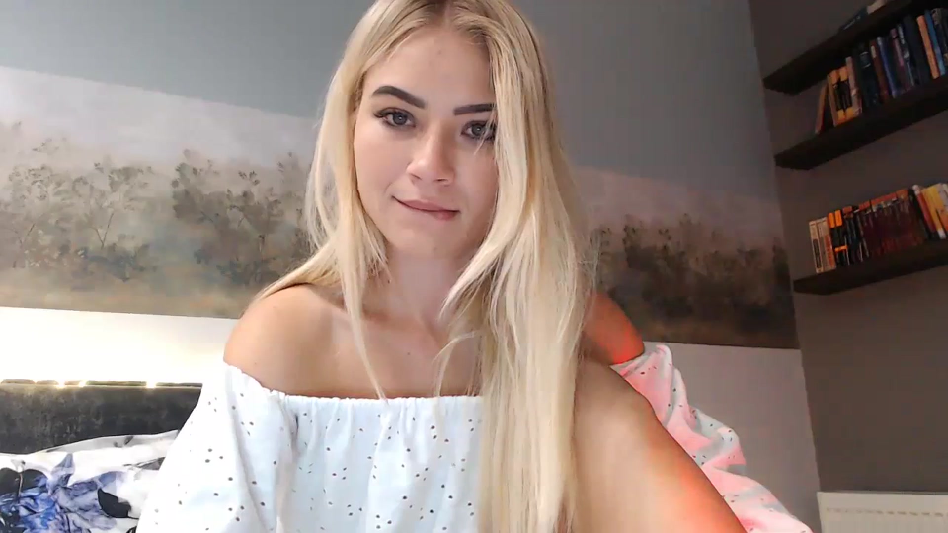 Gallery image thumbnail from bridetobe's myfreecams stream on, 09/19/2023, 07:39 image 12 of 20