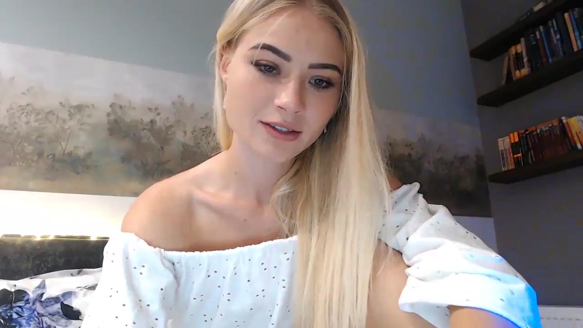 Gallery image thumbnail from bridetobe's myfreecams stream on, 09/19/2023, 07:39 image 8 of 20