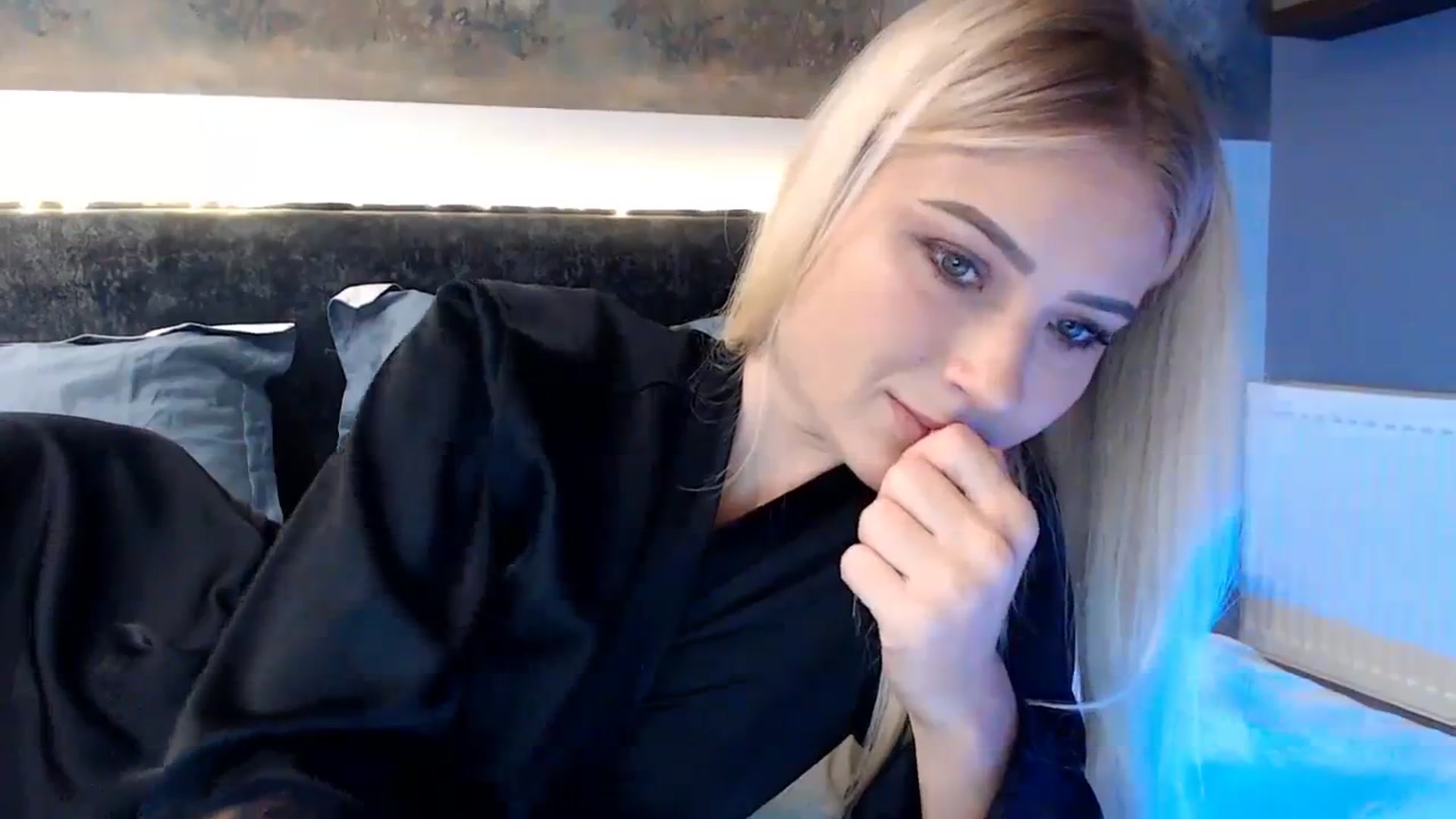 Gallery image thumbnail from bridetobe's myfreecams stream on, 09/27/2023, 02:35 image 12 of 20