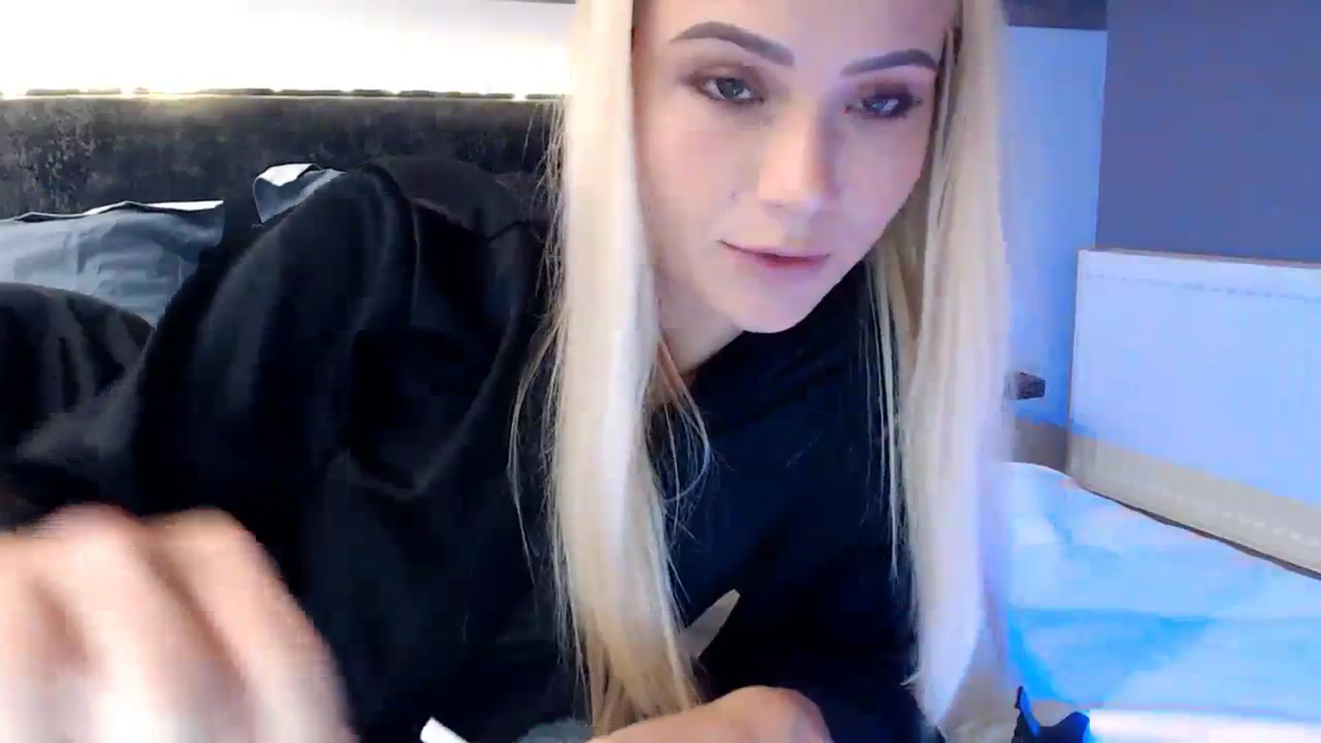 Gallery image thumbnail from bridetobe's myfreecams stream on, 09/27/2023, 02:35 image 16 of 20