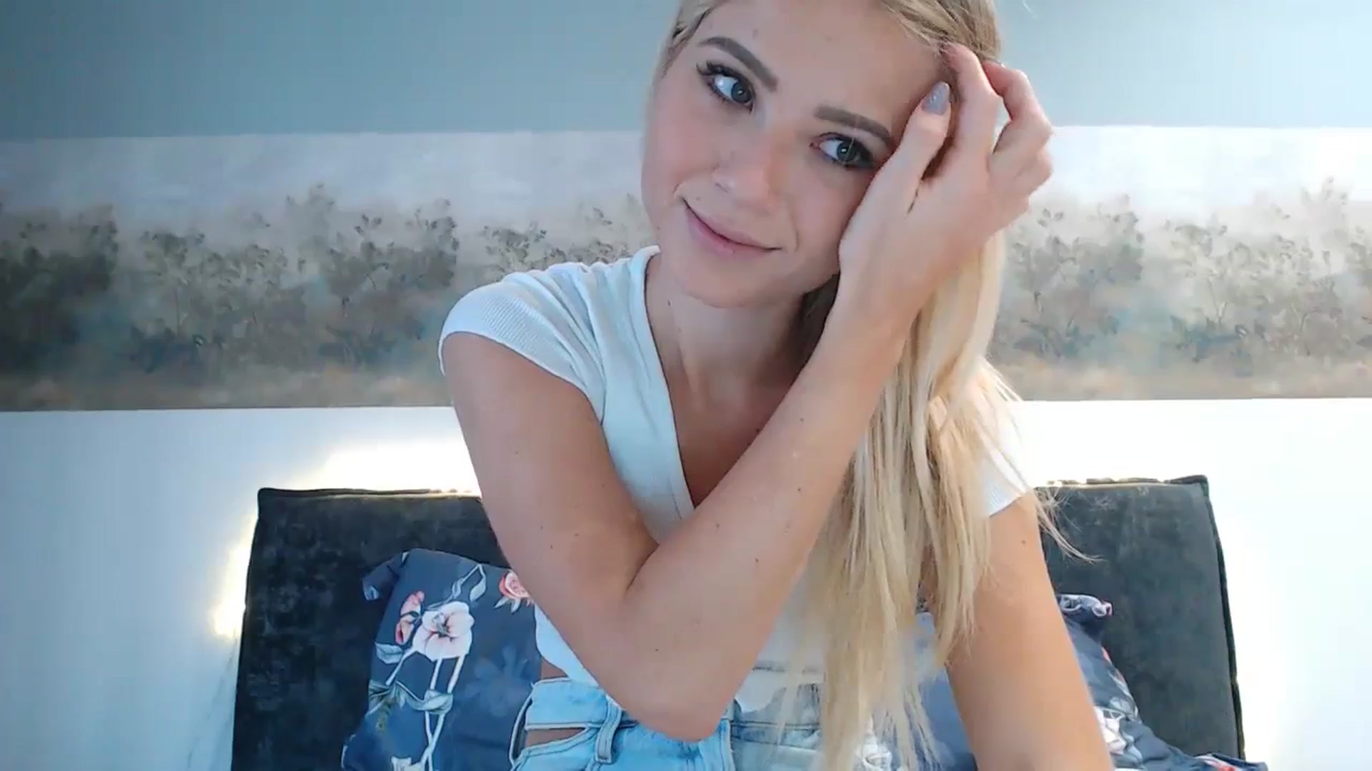 Gallery image thumbnail from bridetobe's myfreecams stream on, 11/08/2023, 05:31 image 2 of 20