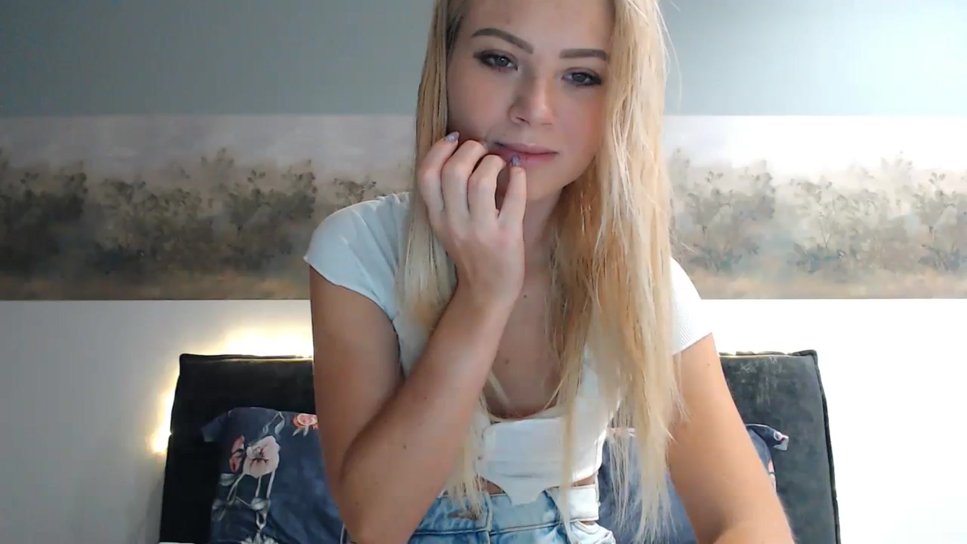 Gallery image thumbnail from bridetobe's myfreecams stream on, 11/09/2023, 04:36 image 1 of 20