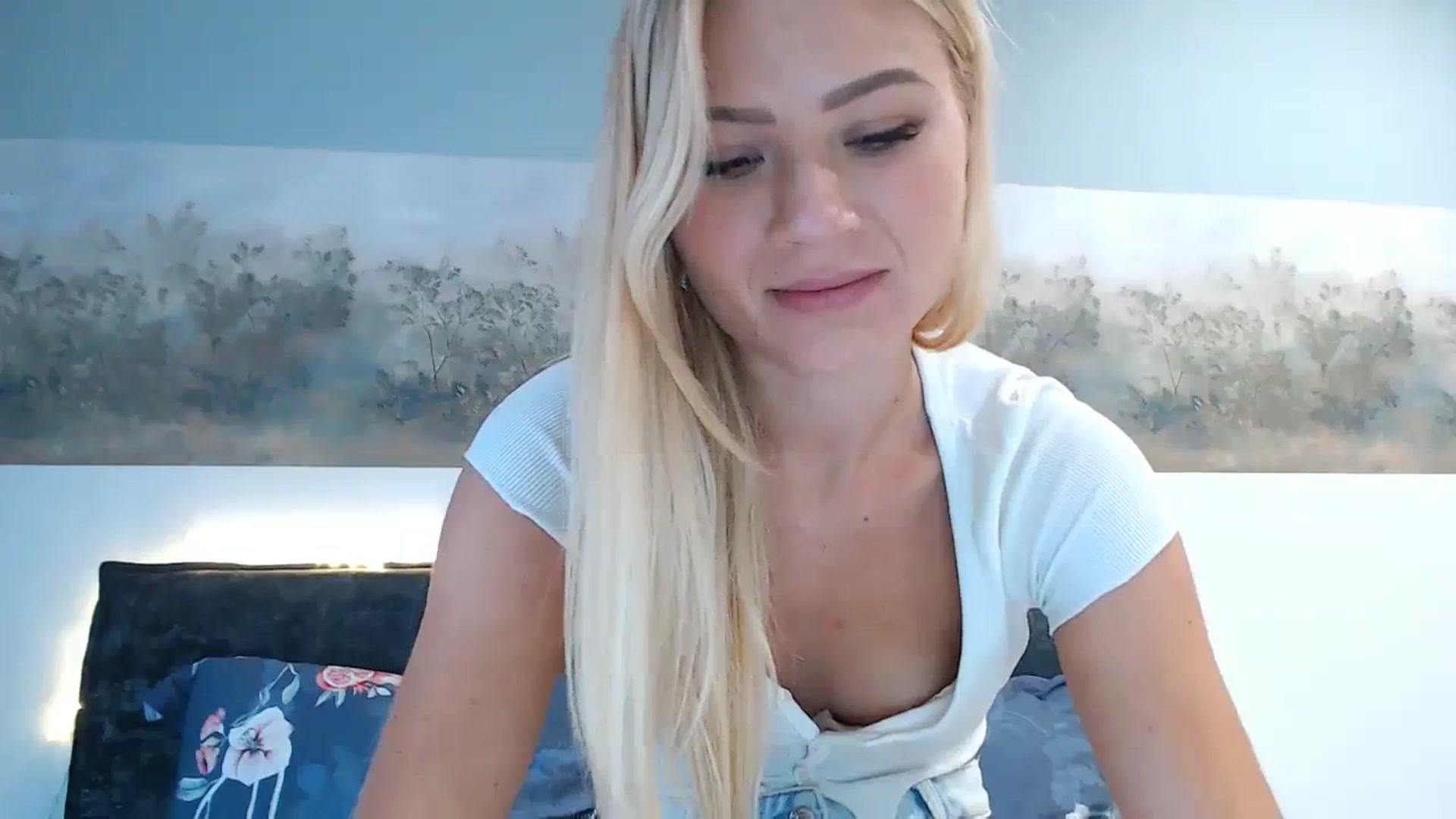 Gallery image thumbnail from bridetobe's myfreecams stream on, 11/09/2023, 06:31 image 3 of 20