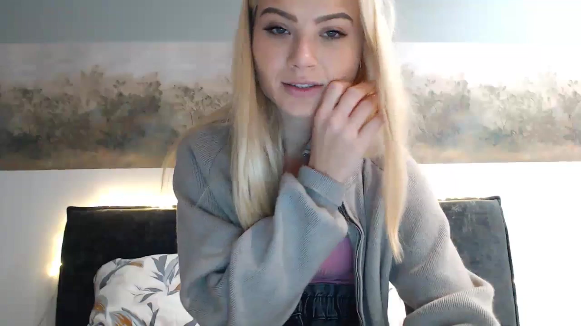 Gallery image thumbnail from bridetobe's myfreecams stream on, 11/23/2023, 03:38 image 5 of 20