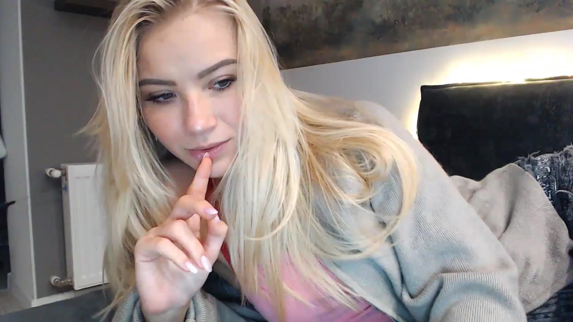 Gallery image thumbnail from bridetobe's myfreecams stream on, 11/24/2023, 03:34 image 16 of 20