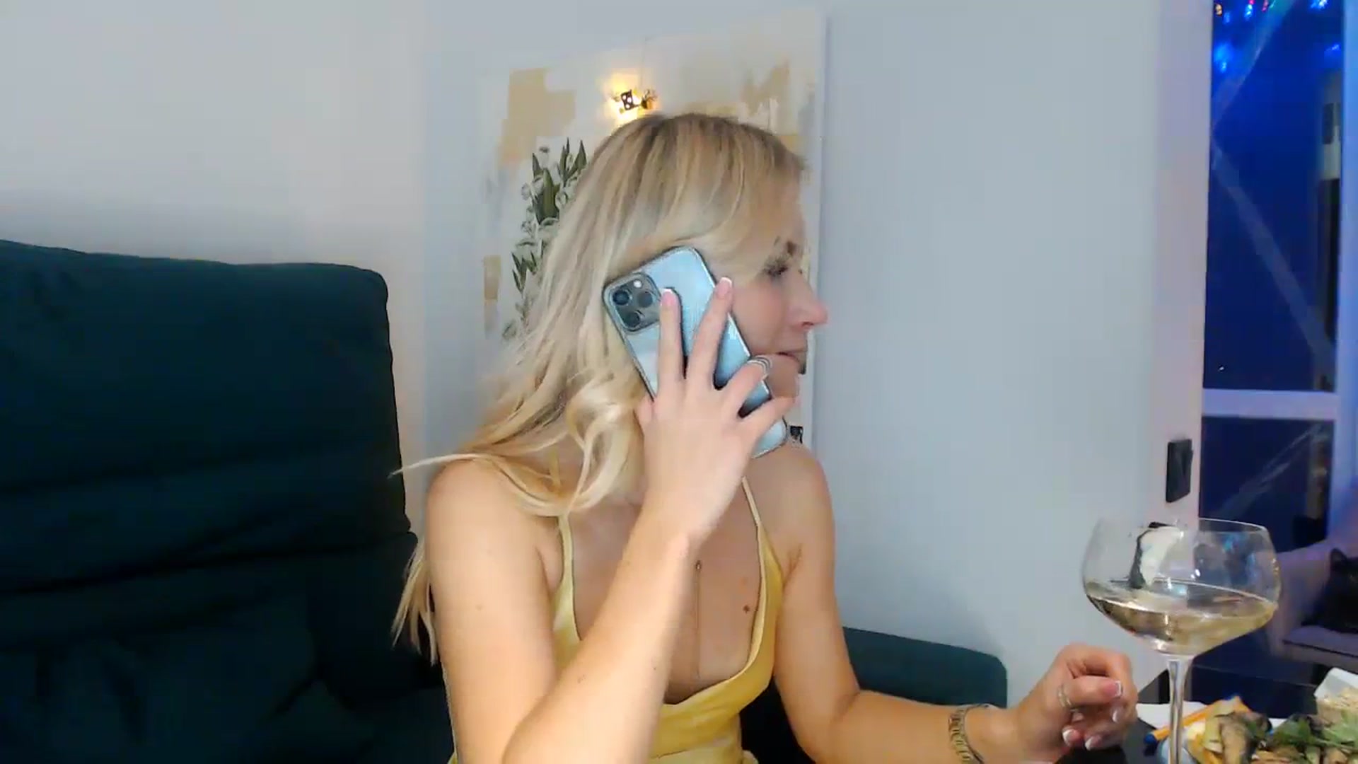 Gallery image thumbnail from bridetobe's myfreecams stream on, 12/31/2023, 22:19 image 15 of 20