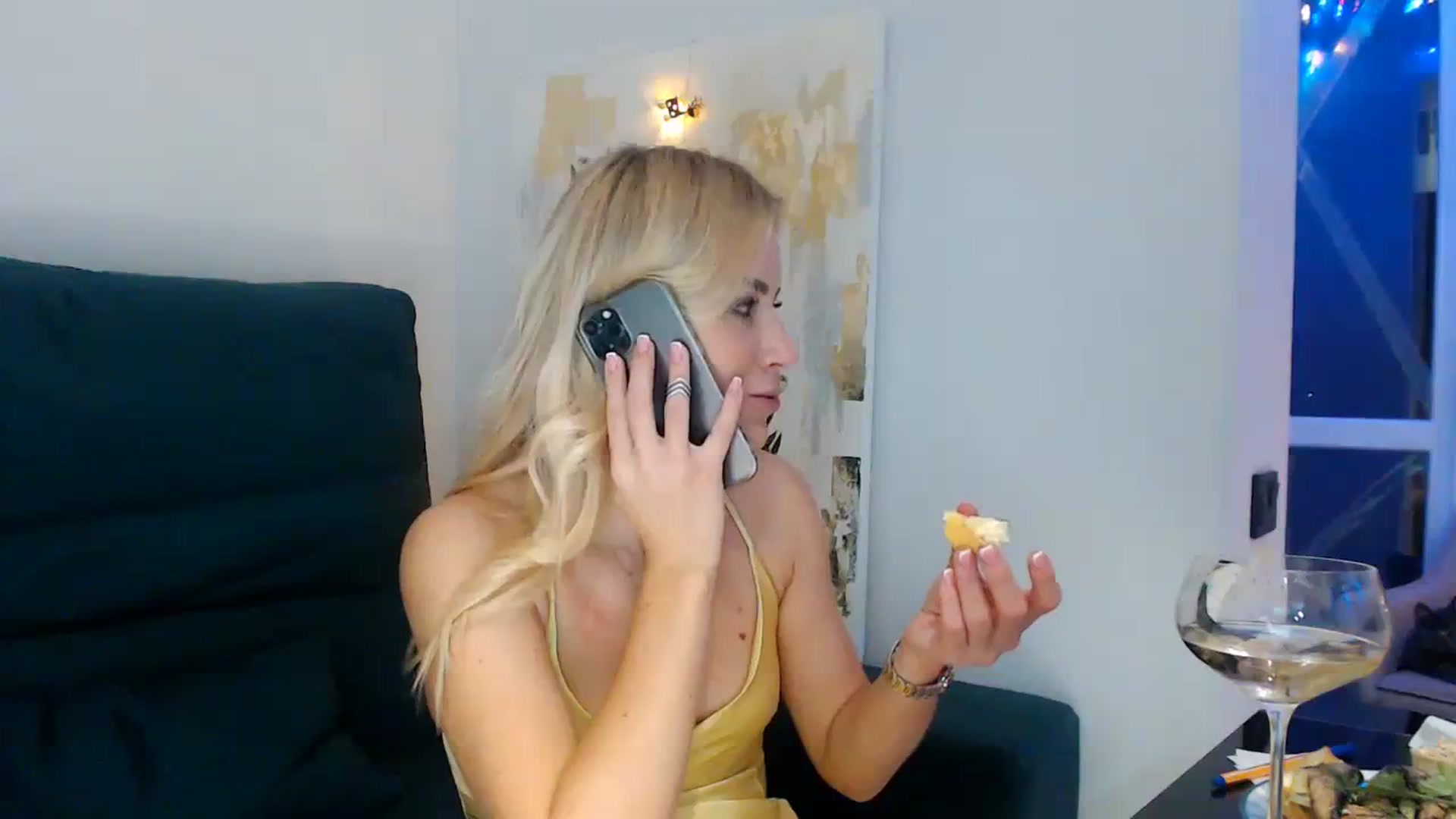 Gallery image thumbnail from bridetobe's myfreecams stream on, 12/31/2023, 22:19 image 17 of 20