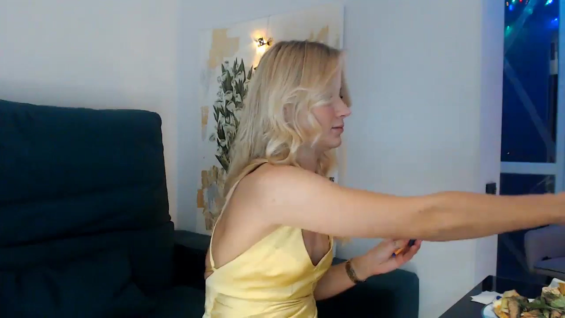Gallery image thumbnail from bridetobe's myfreecams stream on, 12/31/2023, 22:19 image 2 of 20