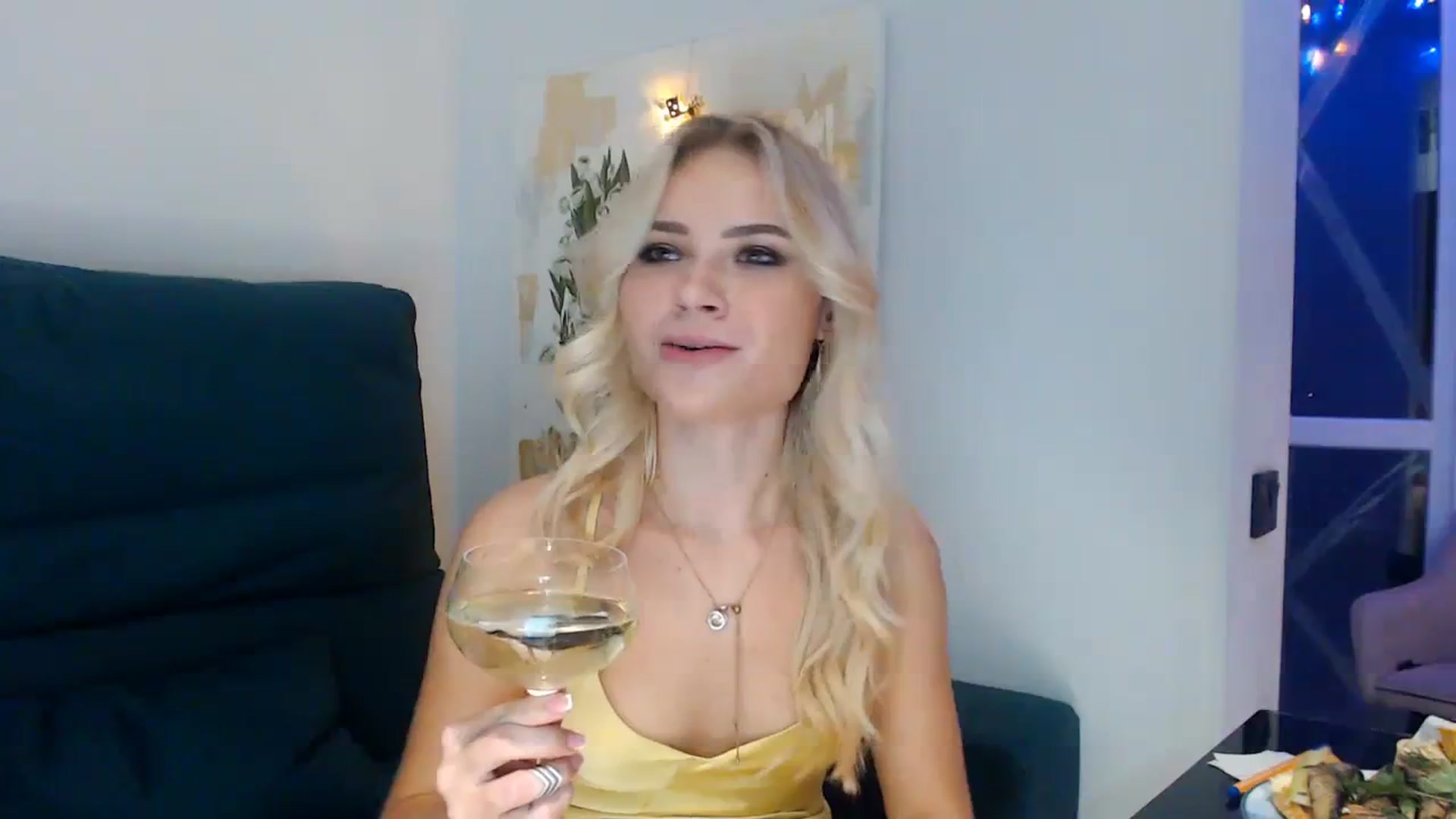 Gallery image thumbnail from bridetobe's myfreecams stream on, 12/31/2023, 22:19 image 6 of 20