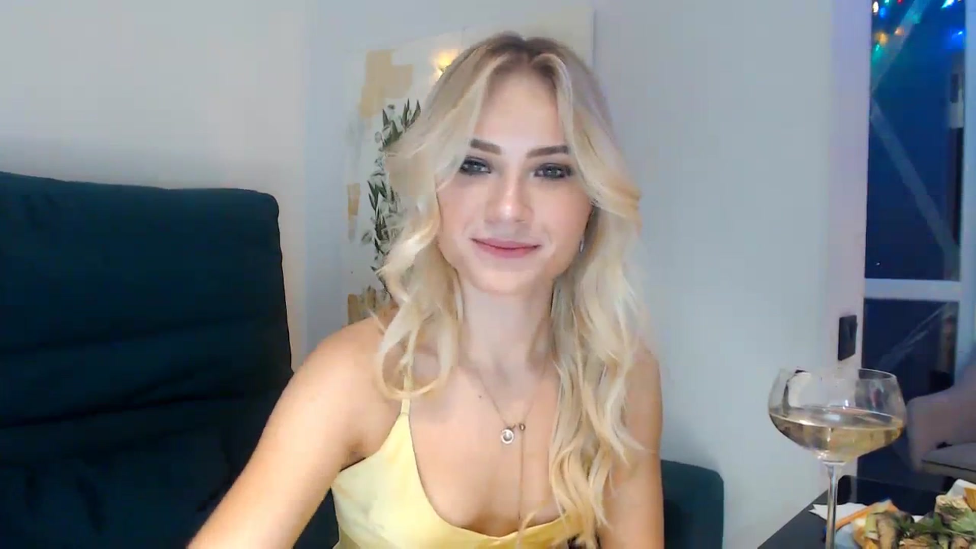 Gallery image thumbnail from bridetobe's myfreecams stream on, 12/31/2023, 22:19 image 7 of 20