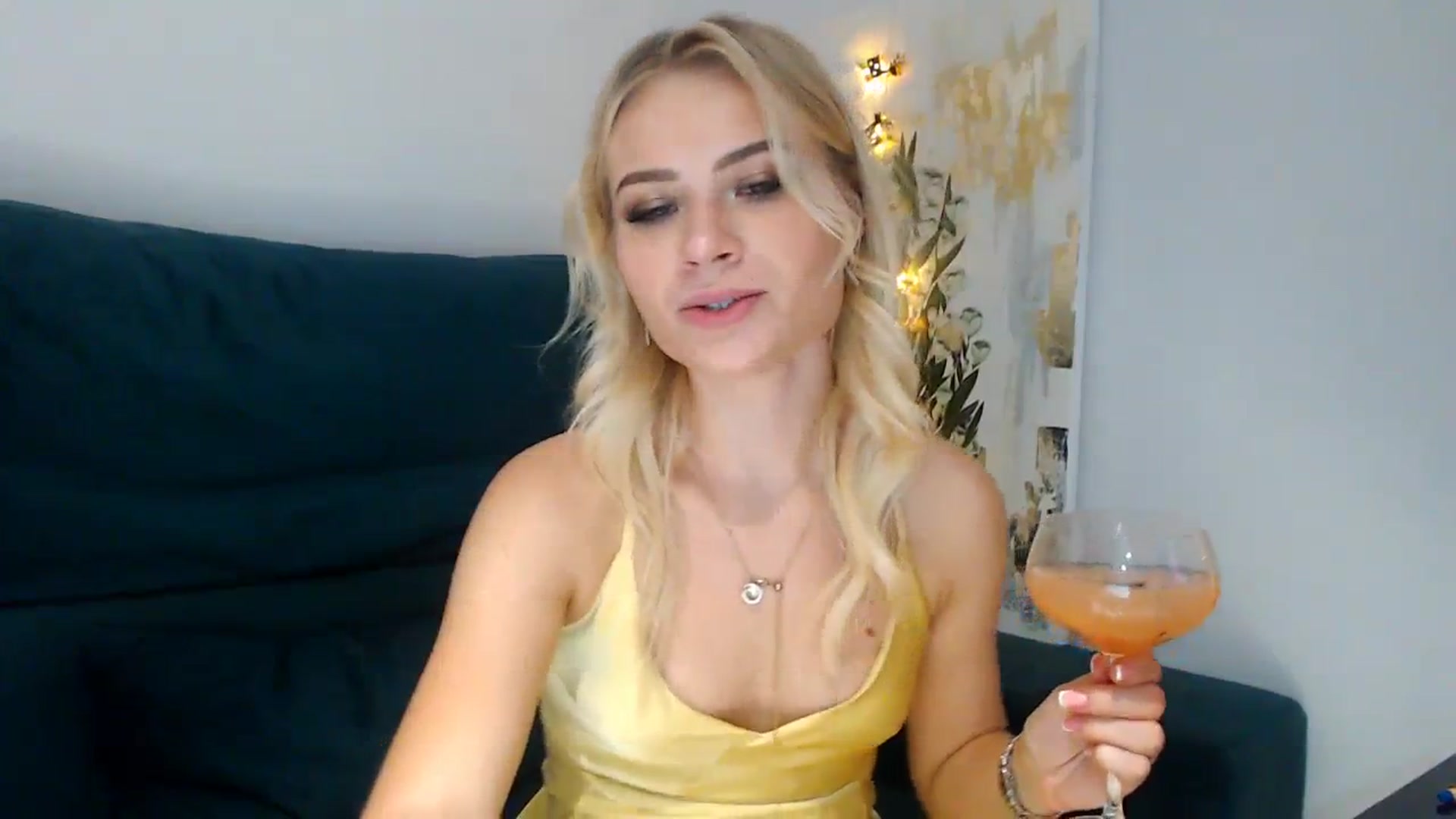 Gallery image thumbnail from bridetobe's myfreecams stream on, 12/31/2023, 23:12 image 3 of 20