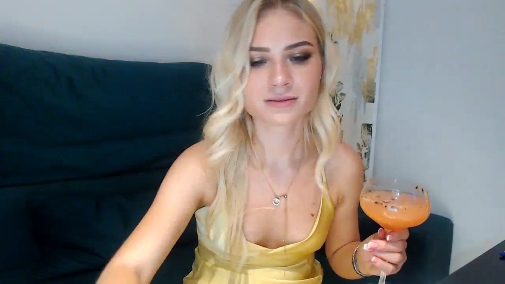 Gallery image thumbnail from bridetobe's myfreecams stream on, 12/31/2023, 23:12 image 12 of 20