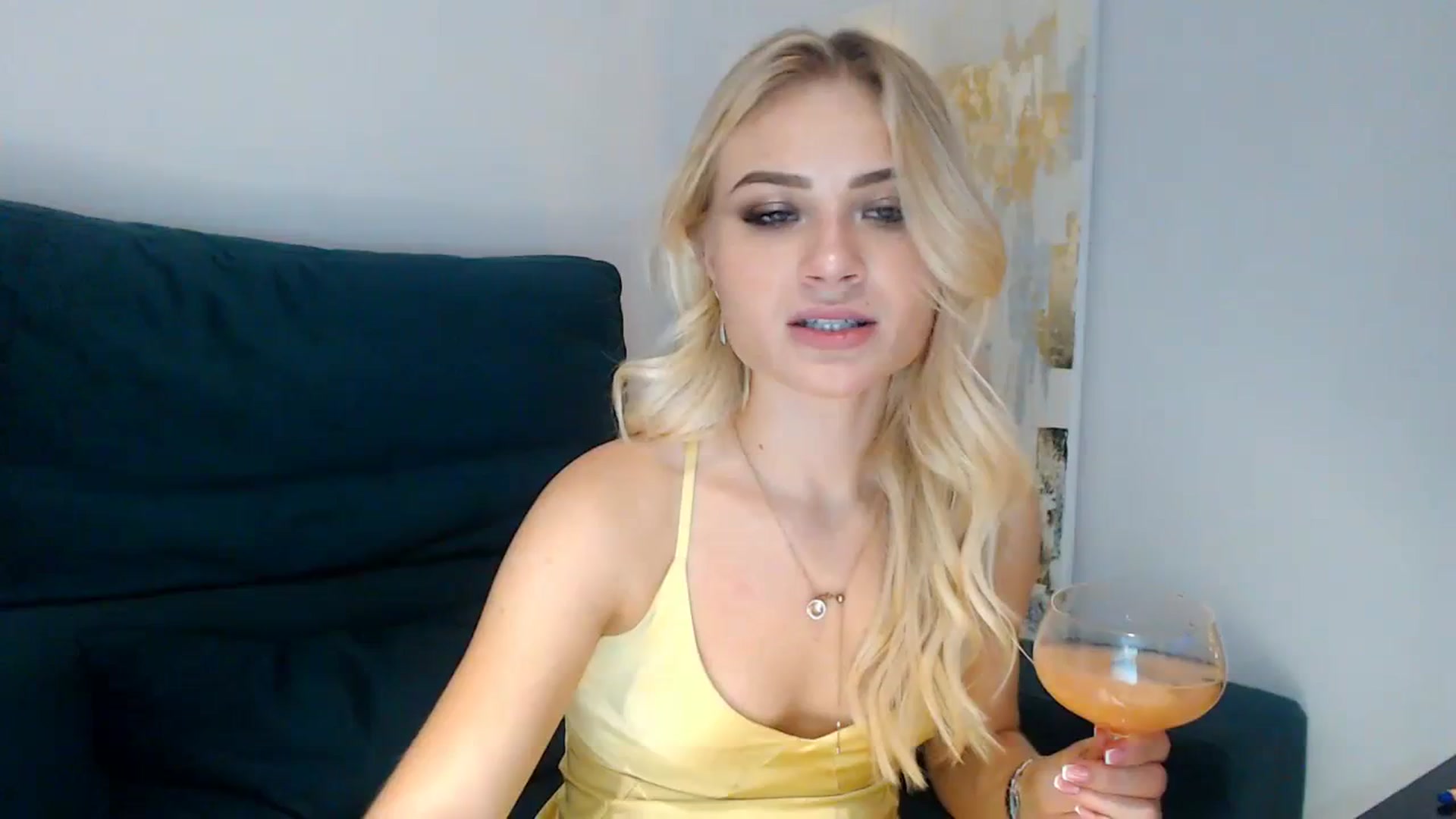 Gallery image thumbnail from bridetobe's myfreecams stream on, 12/31/2023, 23:12 image 5 of 20