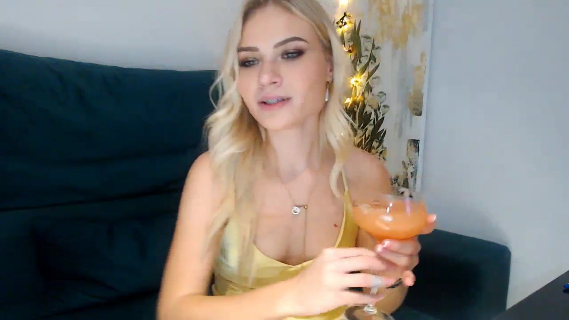 Gallery image thumbnail from bridetobe's myfreecams stream on, 12/31/2023, 23:12 image 11 of 20