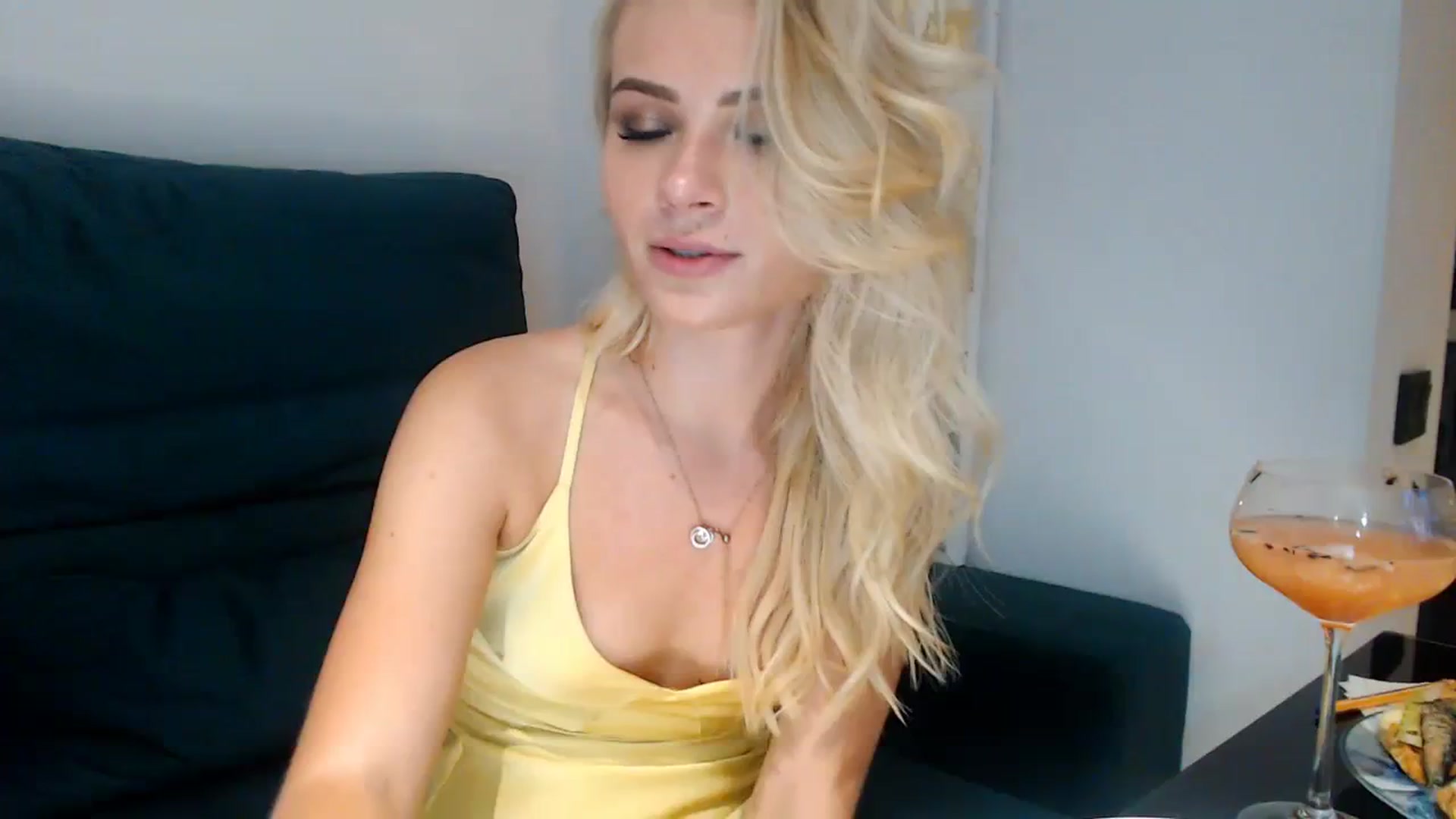 Gallery image thumbnail from bridetobe's myfreecams stream on, 12/31/2023, 23:12 image 17 of 20