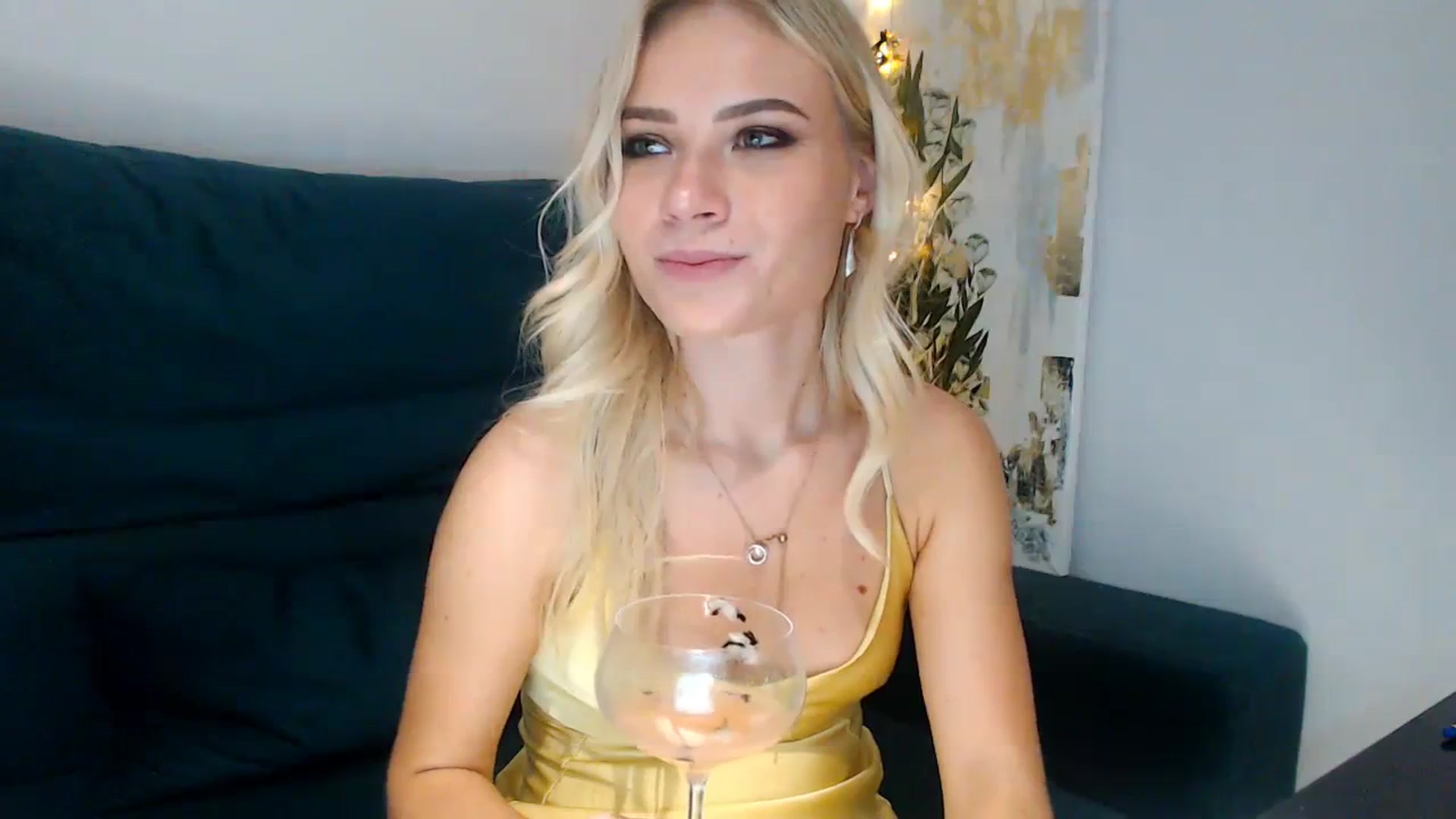 Gallery image thumbnail from bridetobe's myfreecams stream on, 12/31/2023, 23:12 image 10 of 20