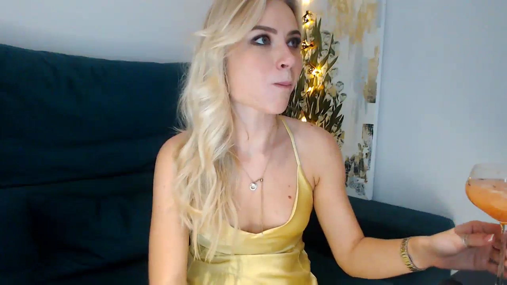 Gallery image thumbnail from bridetobe's myfreecams stream on, 12/31/2023, 23:12 image 13 of 20