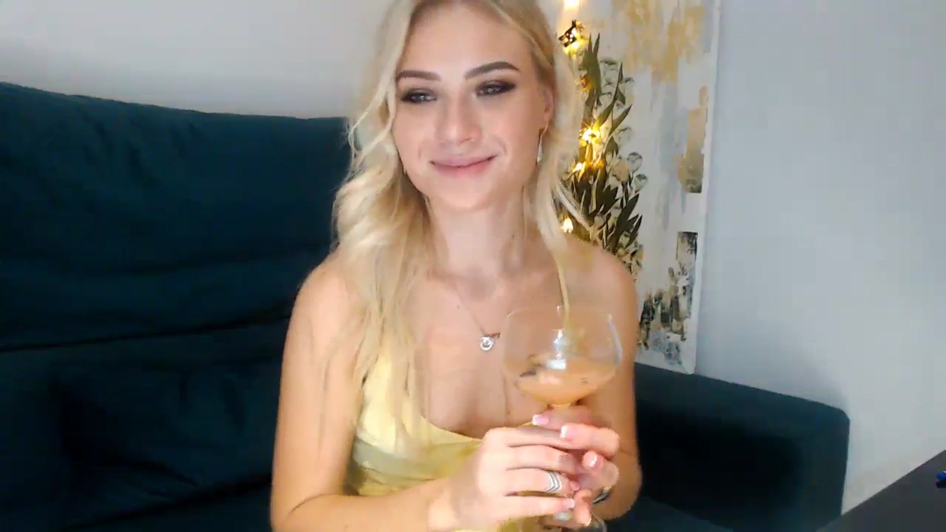 Gallery image thumbnail from bridetobe's myfreecams stream on, 12/31/2023, 23:12 image 9 of 20