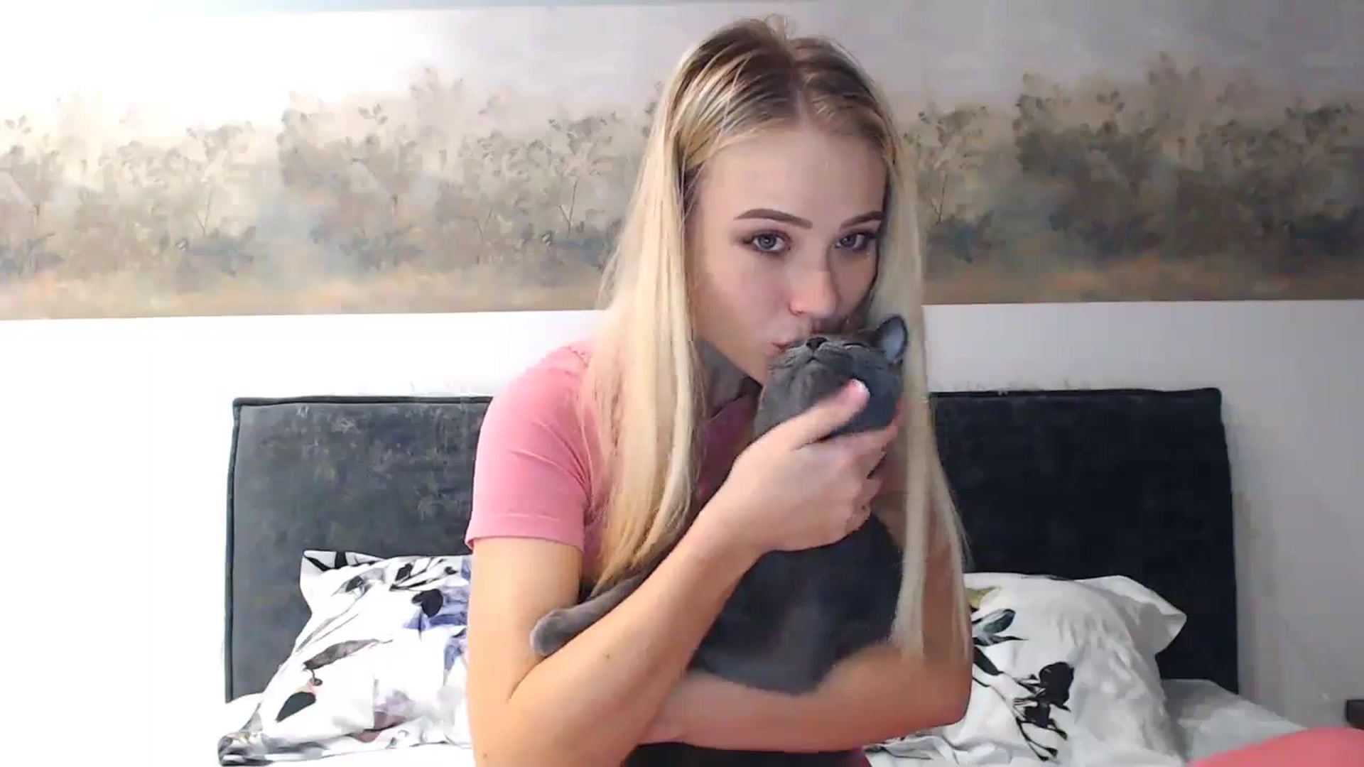 Gallery image thumbnail from bridetobe's myfreecams stream on, 01/19/2024, 05:08 image 10 of 20