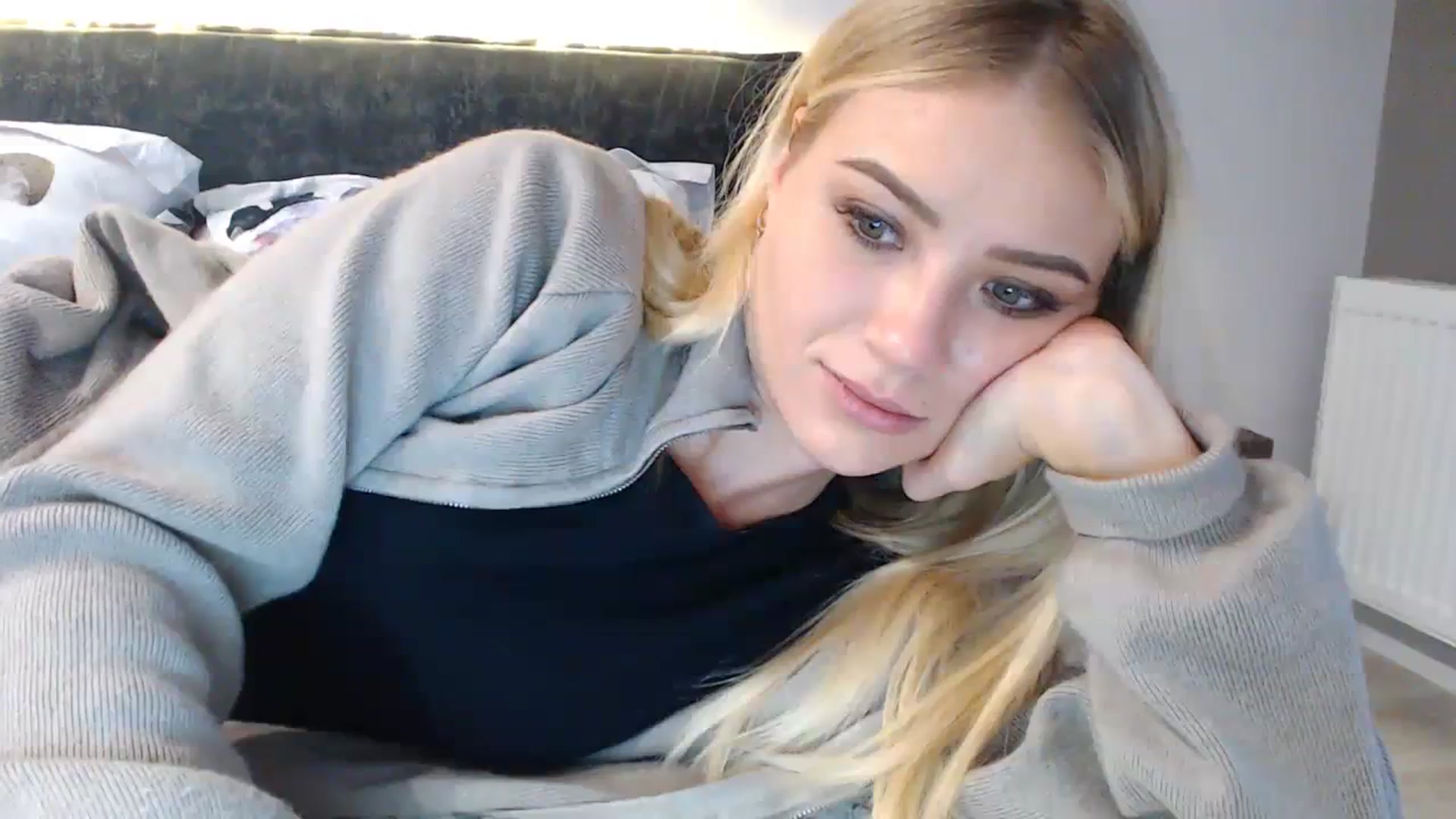 Gallery image thumbnail from bridetobe's myfreecams stream on, 01/20/2024, 06:23 image 16 of 20