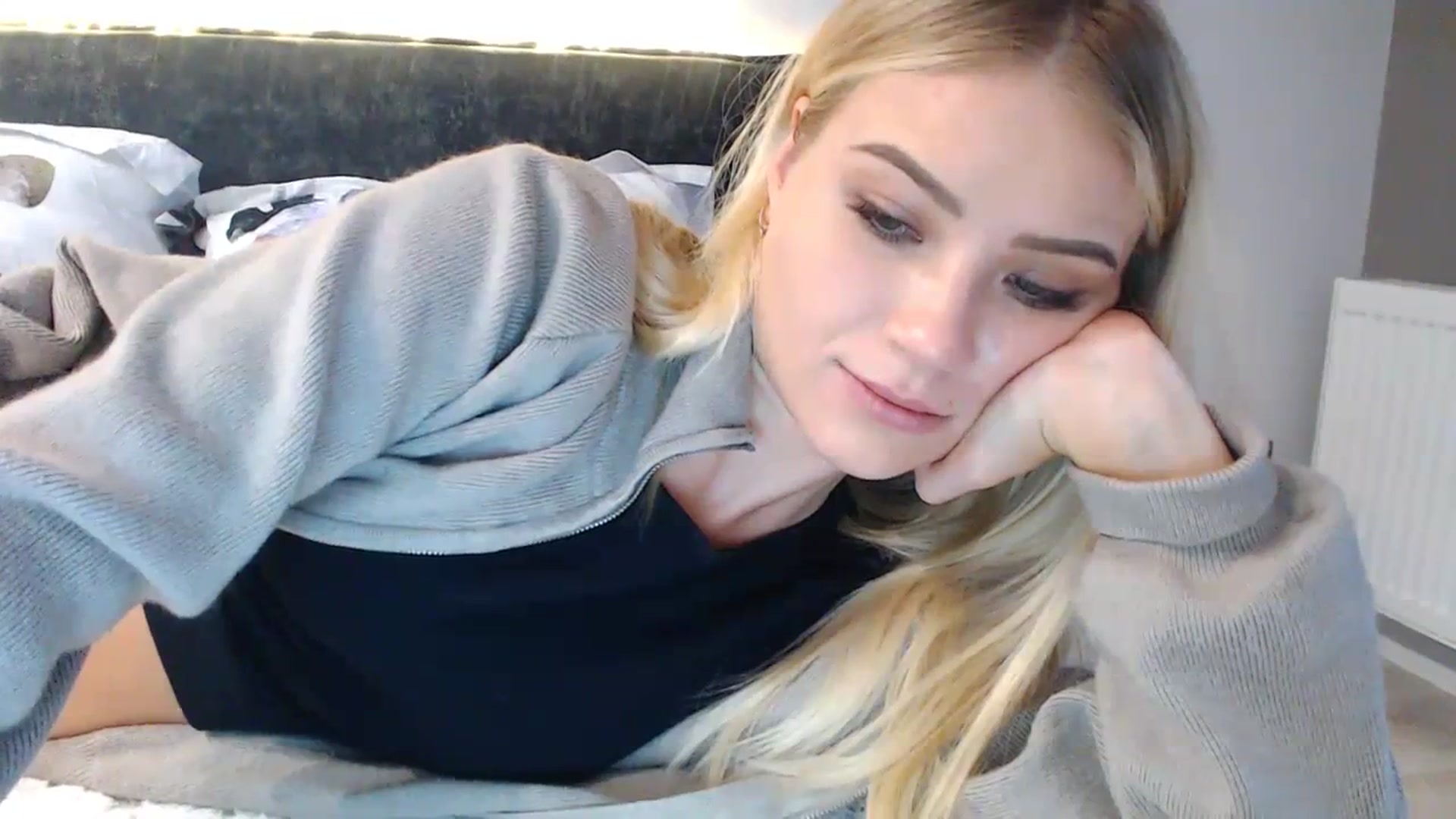 Gallery image thumbnail from bridetobe's myfreecams stream on, 01/20/2024, 06:23 image 15 of 20