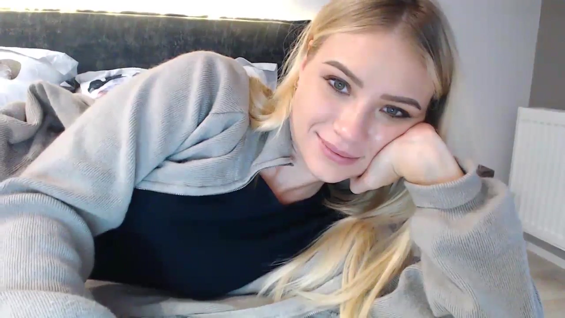Gallery image thumbnail from bridetobe's myfreecams stream on, 01/20/2024, 06:23 image 17 of 20