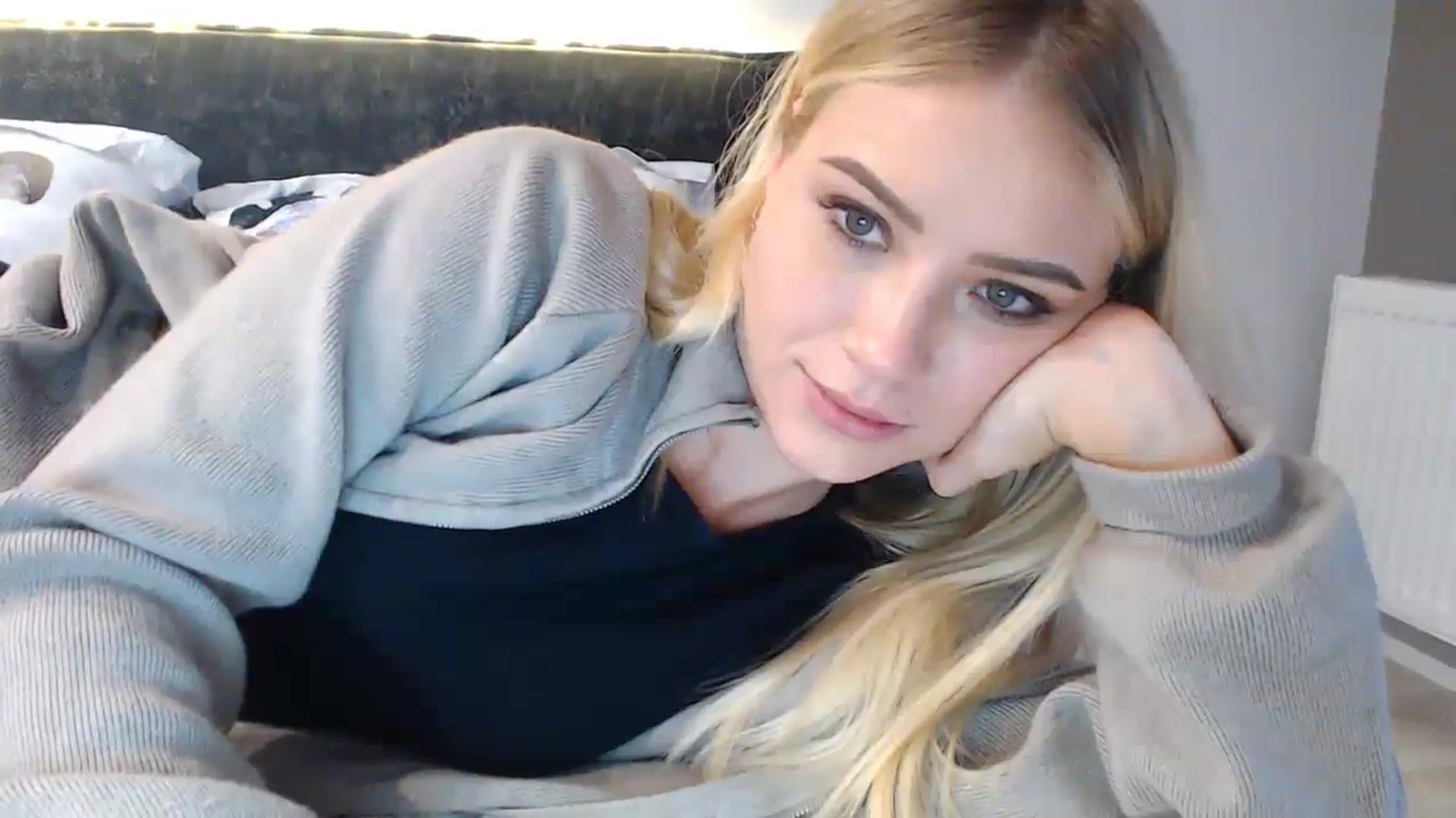 Gallery image thumbnail from bridetobe's myfreecams stream on, 01/20/2024, 06:23 image 12 of 20