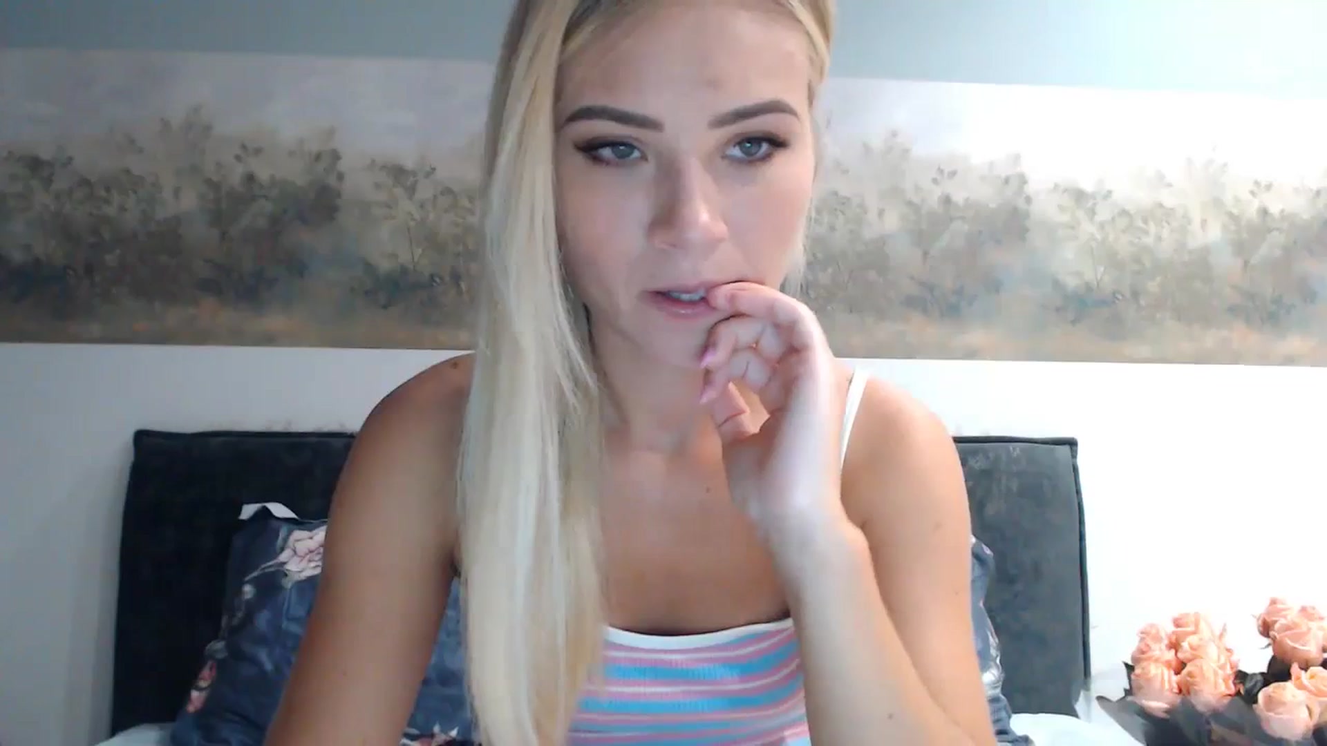 Gallery image thumbnail from bridetobe's myfreecams stream on, 02/13/2024, 04:17 image 11 of 20