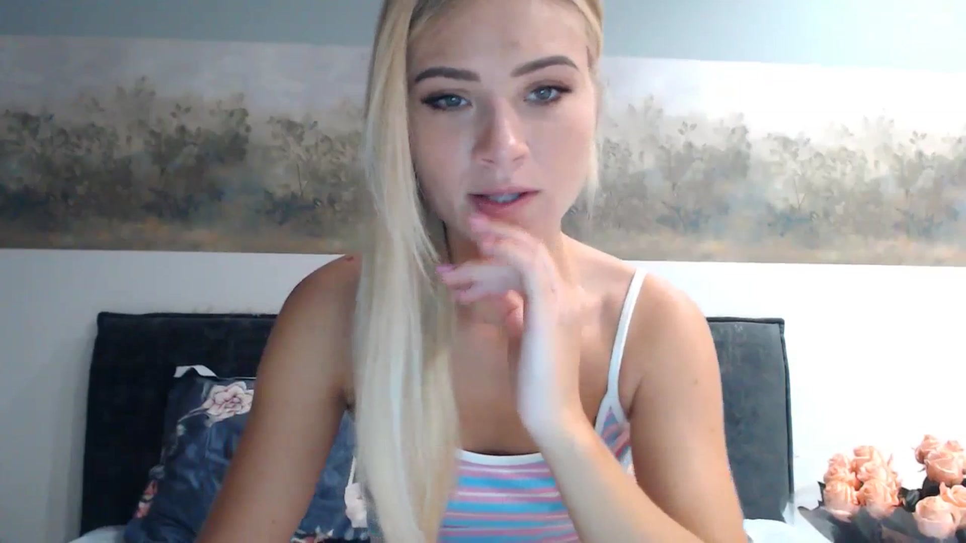Gallery image thumbnail from bridetobe's myfreecams stream on, 02/13/2024, 04:17 image 13 of 20