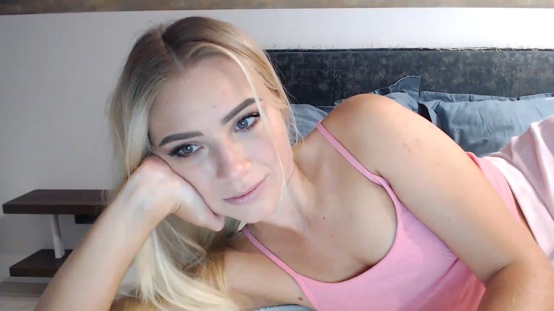 Gallery image thumbnail from bridetobe's myfreecams stream on, 02/21/2024, 24:30 image 16 of 20
