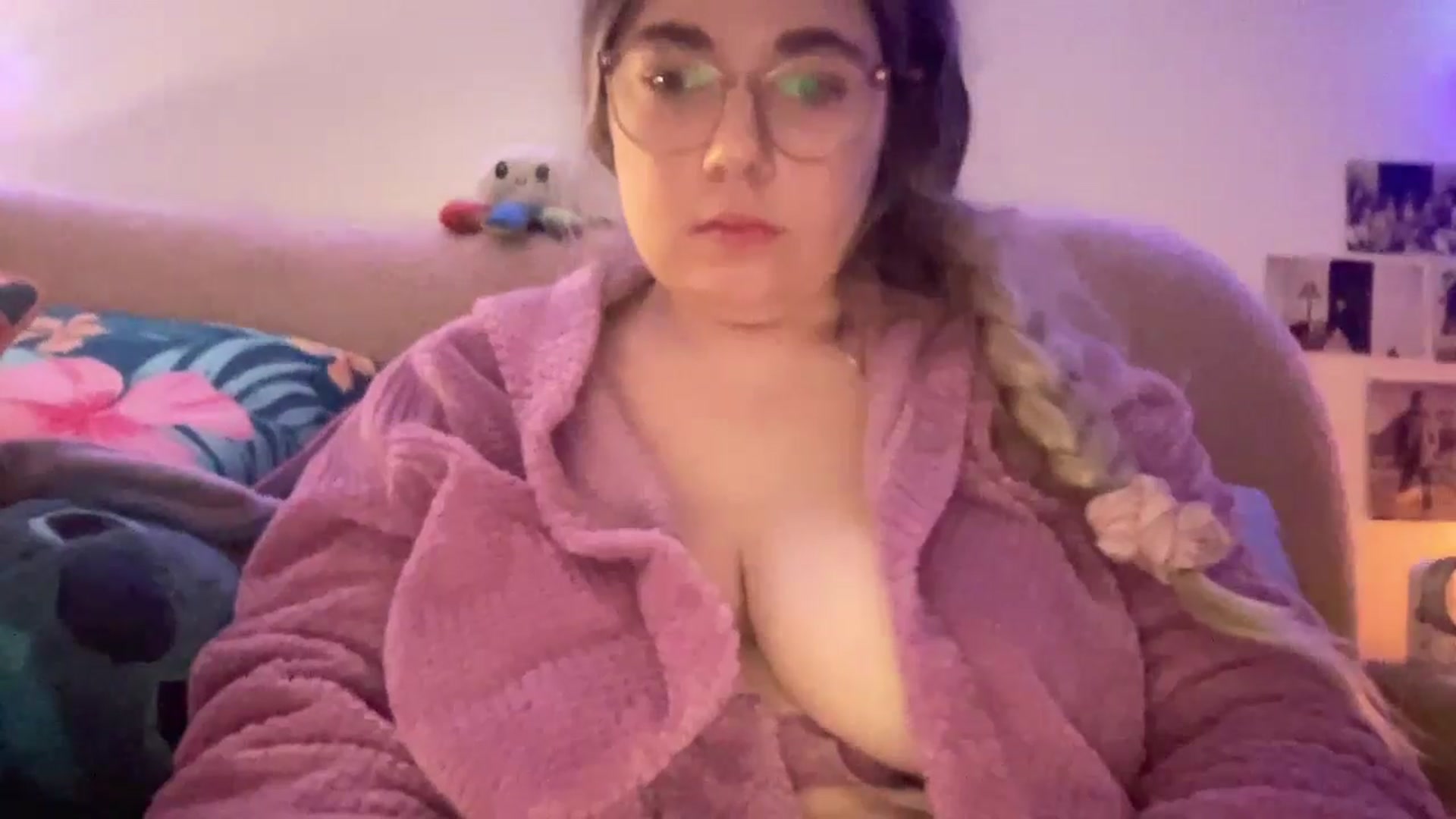 Gallery image thumbnail from brooklynivyxo's myfreecams stream on, 05/18/2025, 10:22 image 2 of 20