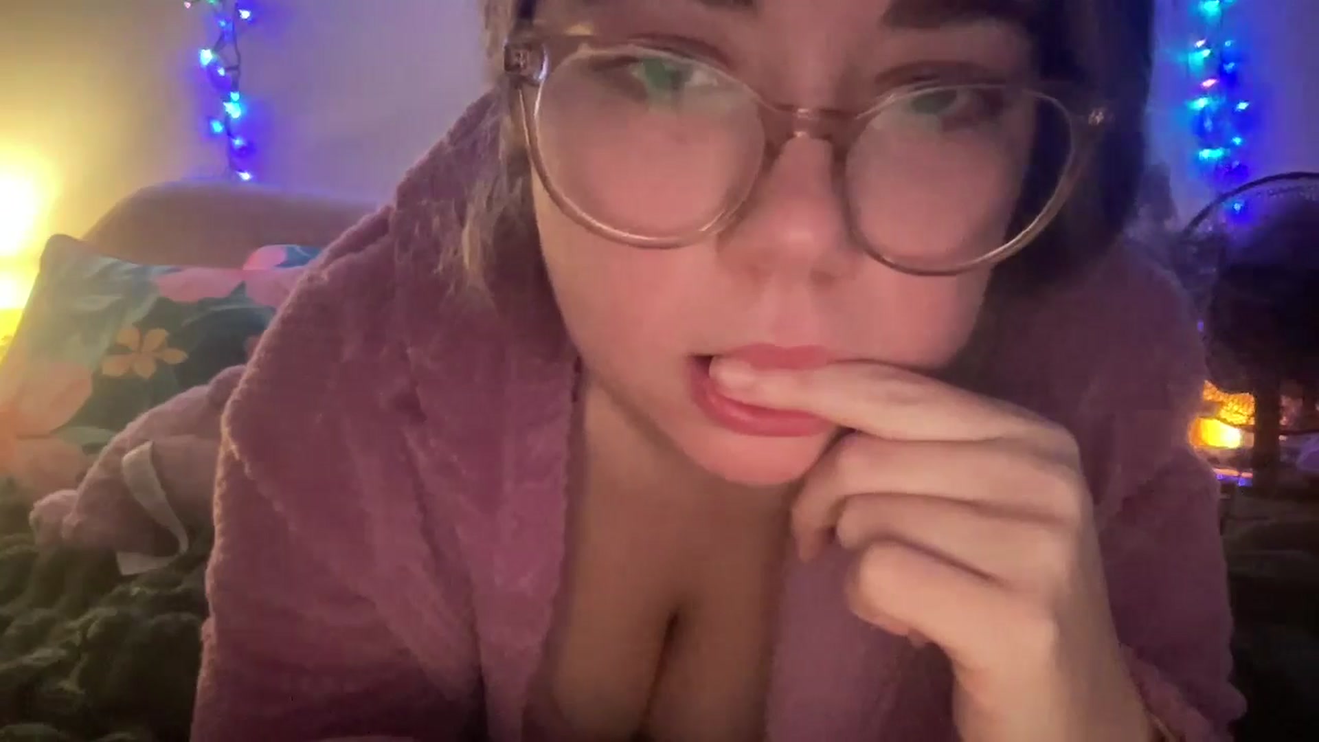 Gallery image thumbnail from brooklynivyxo's myfreecams stream on, 05/18/2025, 10:22 image 13 of 20