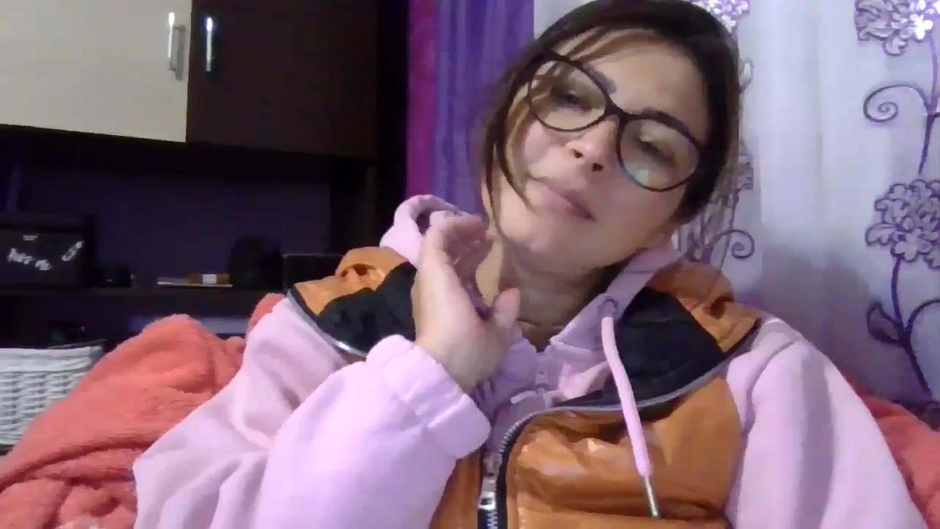 Gallery image thumbnail from brunette_glam's myfreecams stream on, 10/27/2024, 17:51 image 13 of 20