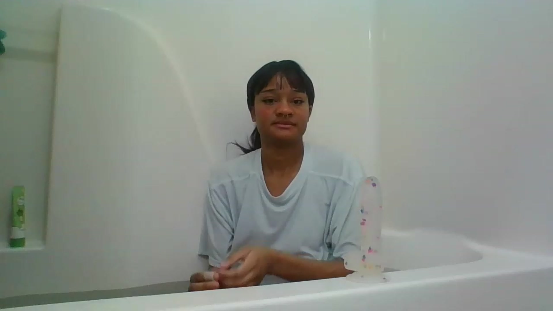 Gallery image thumbnail from bustybarbie_'s myfreecams stream on, 11/20/2022, 03:38 image 2 of 20