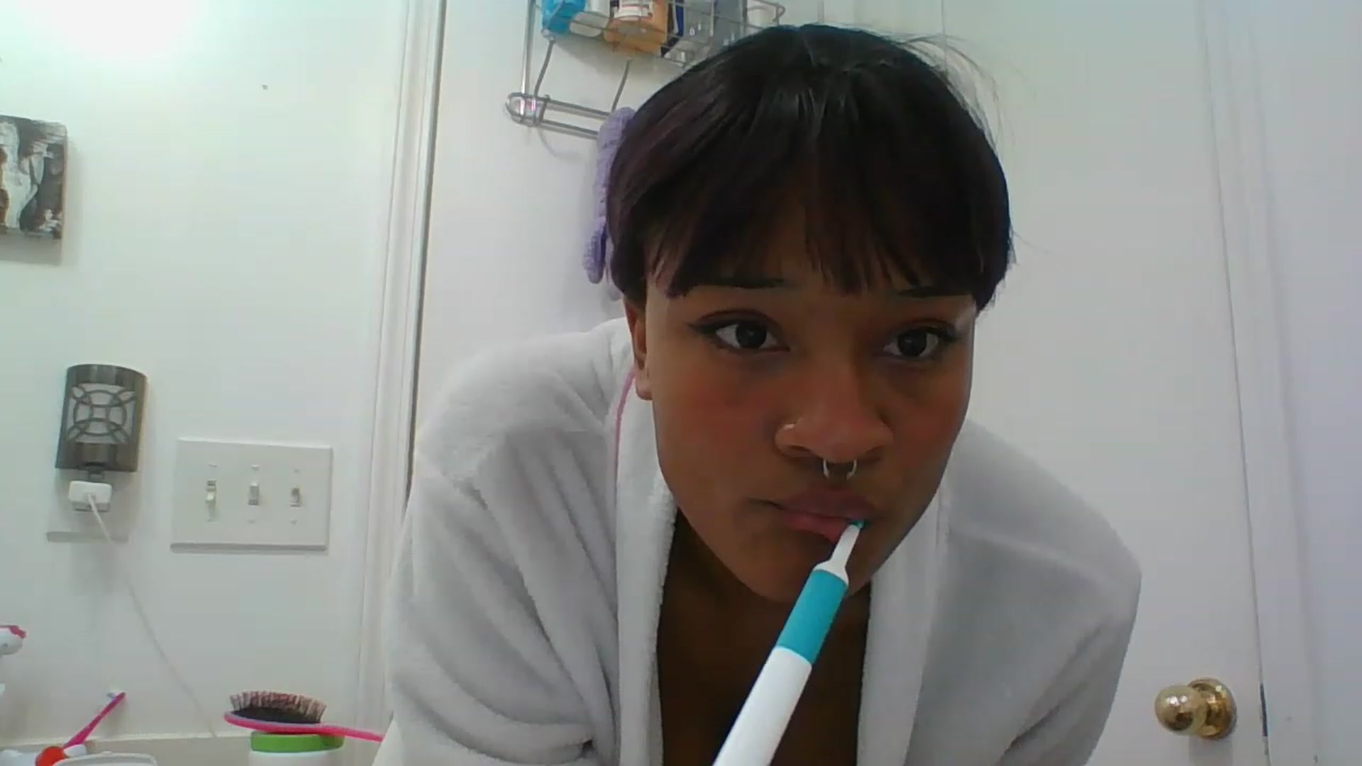 Gallery image thumbnail from bustybarbie_'s myfreecams stream on, 11/20/2022, 03:38 image 18 of 20