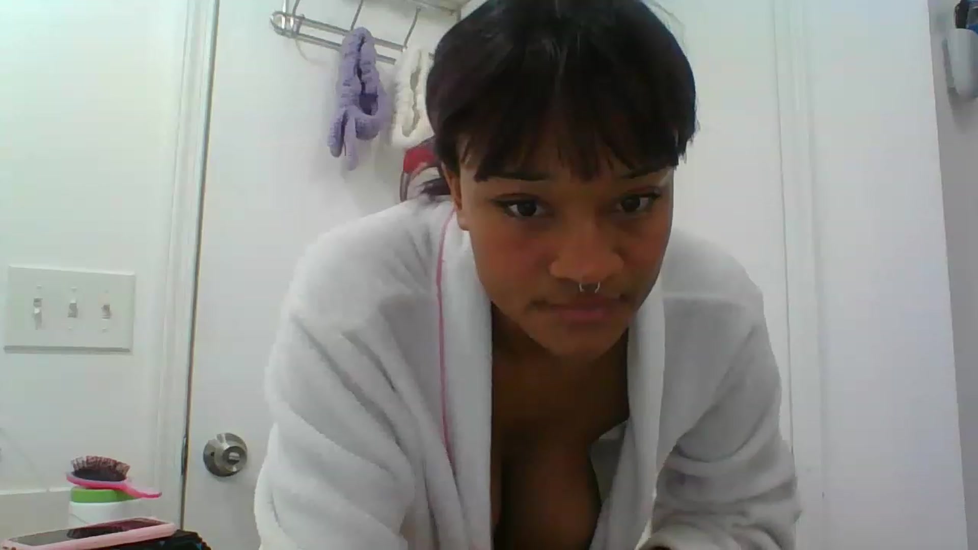 Gallery image thumbnail from bustybarbie_'s myfreecams stream on, 11/20/2022, 03:38 image 17 of 20