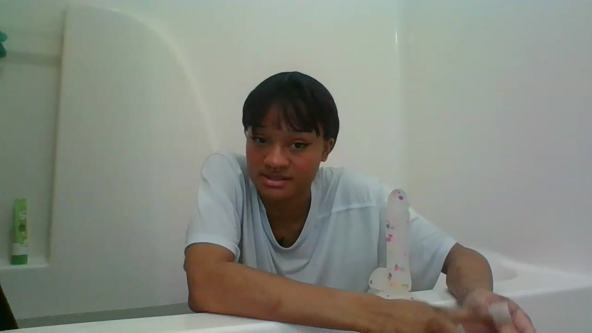 Gallery image thumbnail from bustybarbie_'s myfreecams stream on, 11/20/2022, 03:38 image 1 of 20