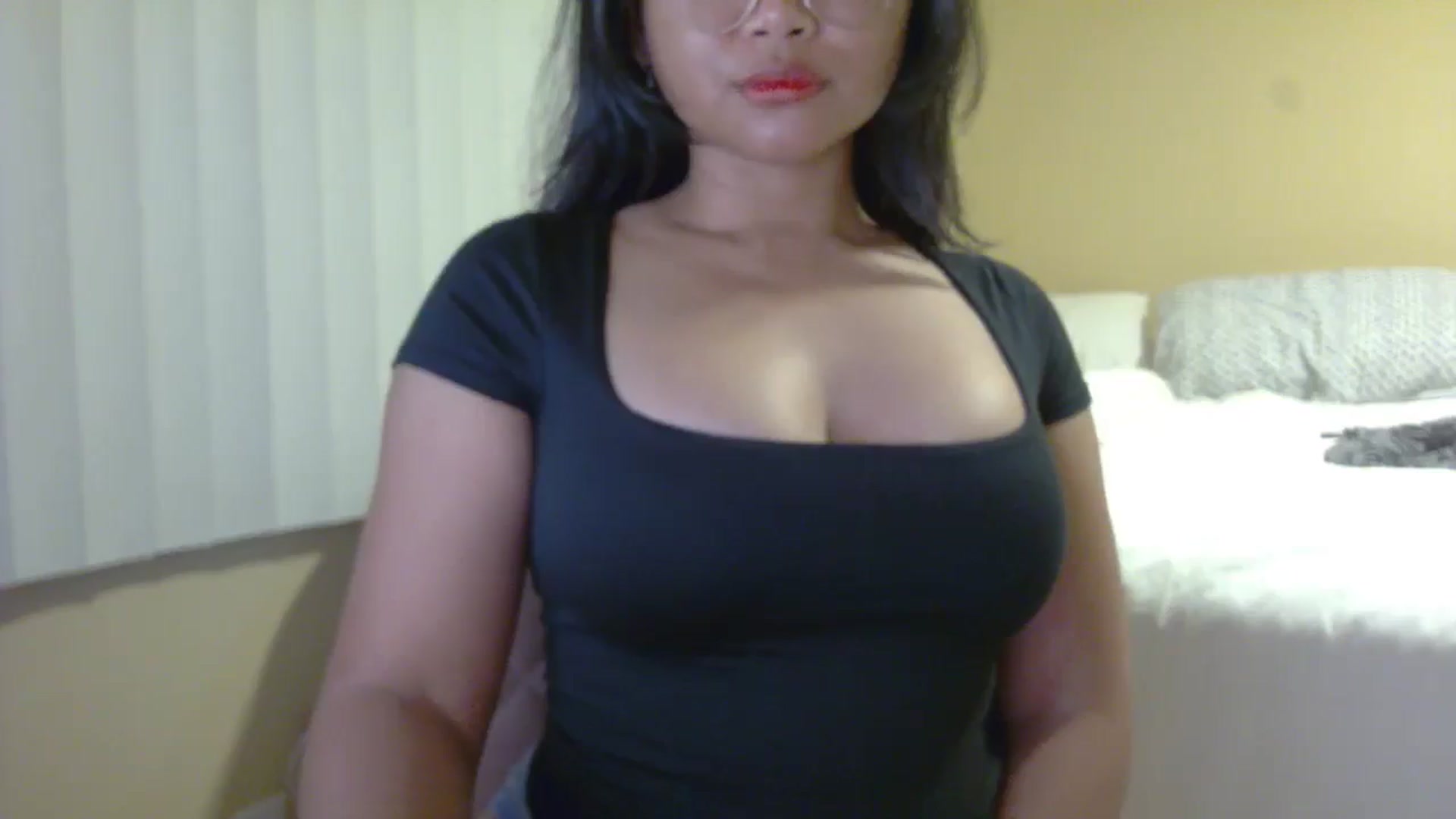 Gallery image thumbnail from buttercupss's myfreecams stream on, 03/24/2025, 08:42 image 6 of 20