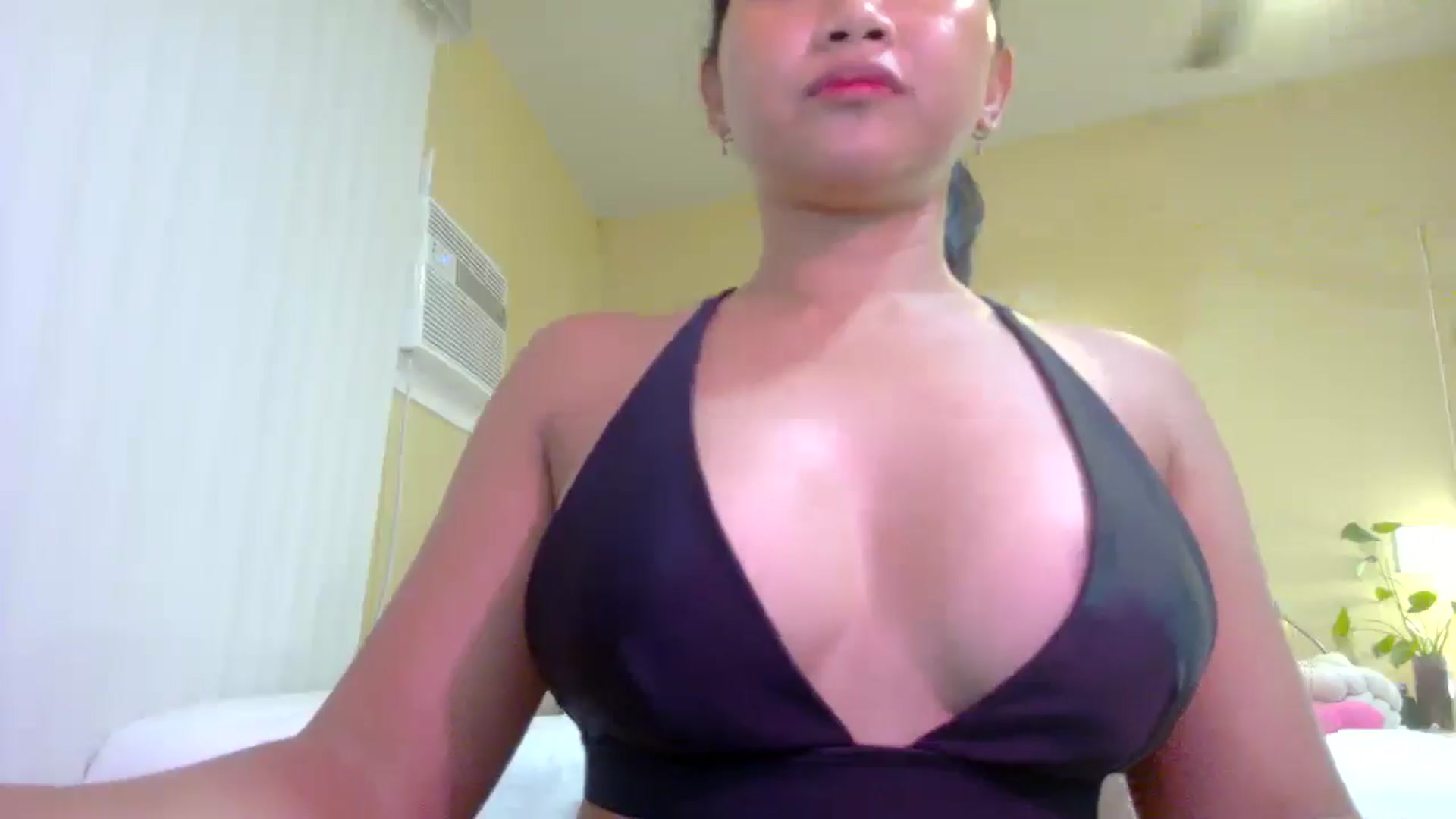 Gallery image thumbnail from buttercupss's myfreecams stream on, 04/15/2025, 23:23 image 4 of 20