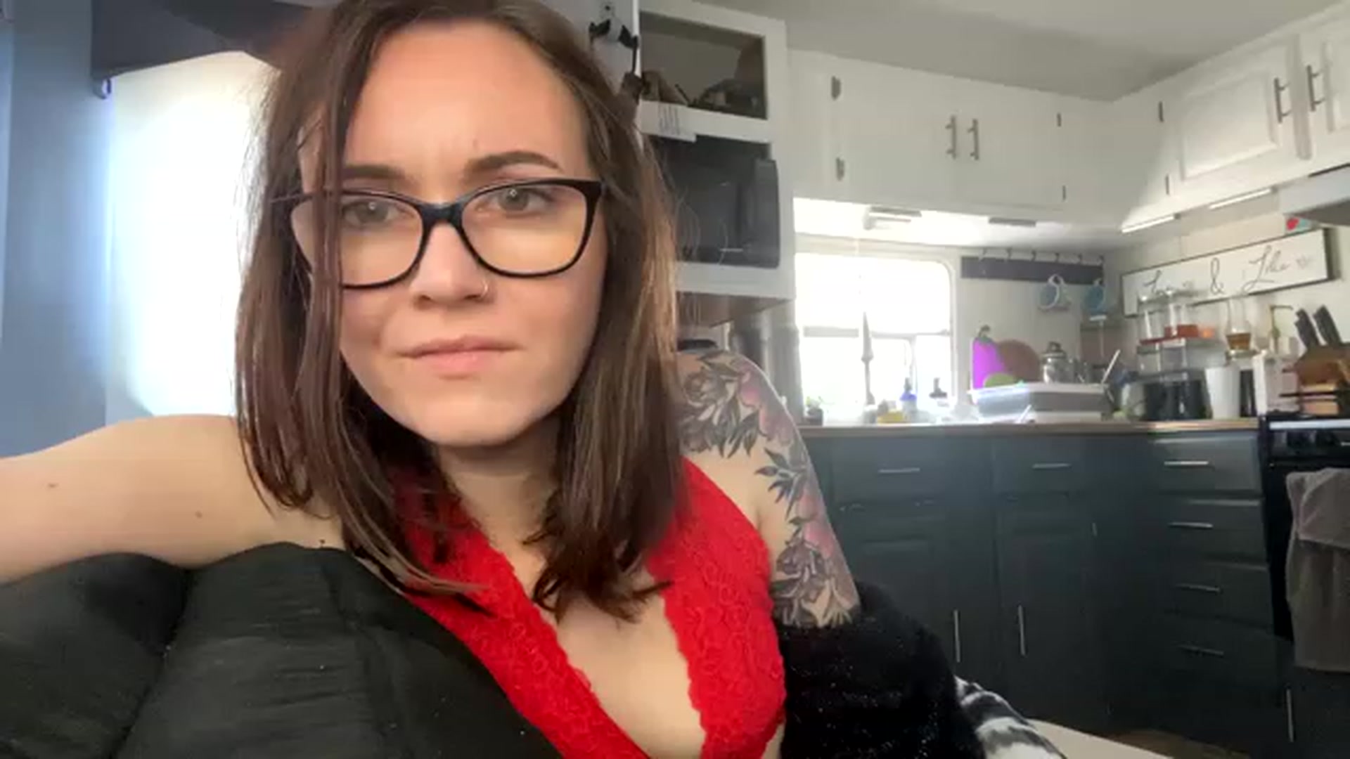 Gallery image thumbnail from byarialove's myfreecams stream on, 11/18/2022, 15:51 image 12 of 20