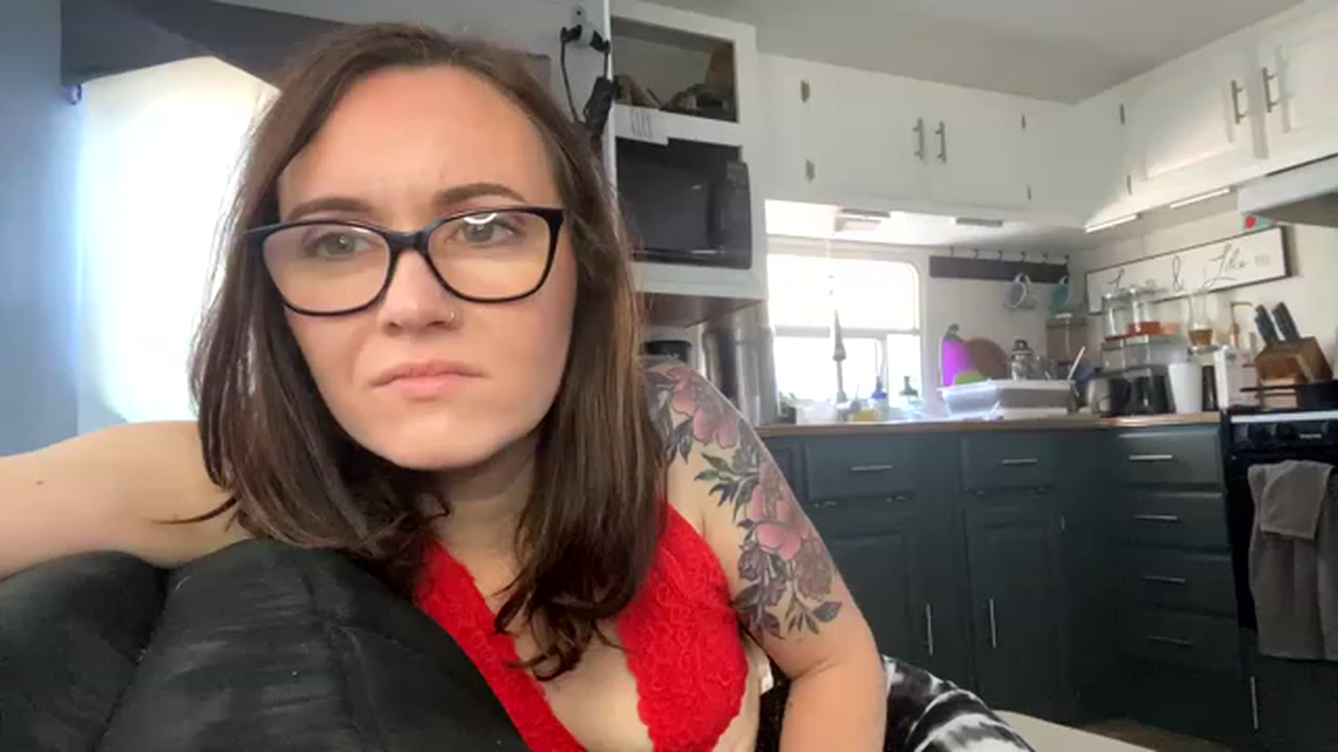 Gallery image thumbnail from byarialove's myfreecams stream on, 11/18/2022, 15:51 image 18 of 20