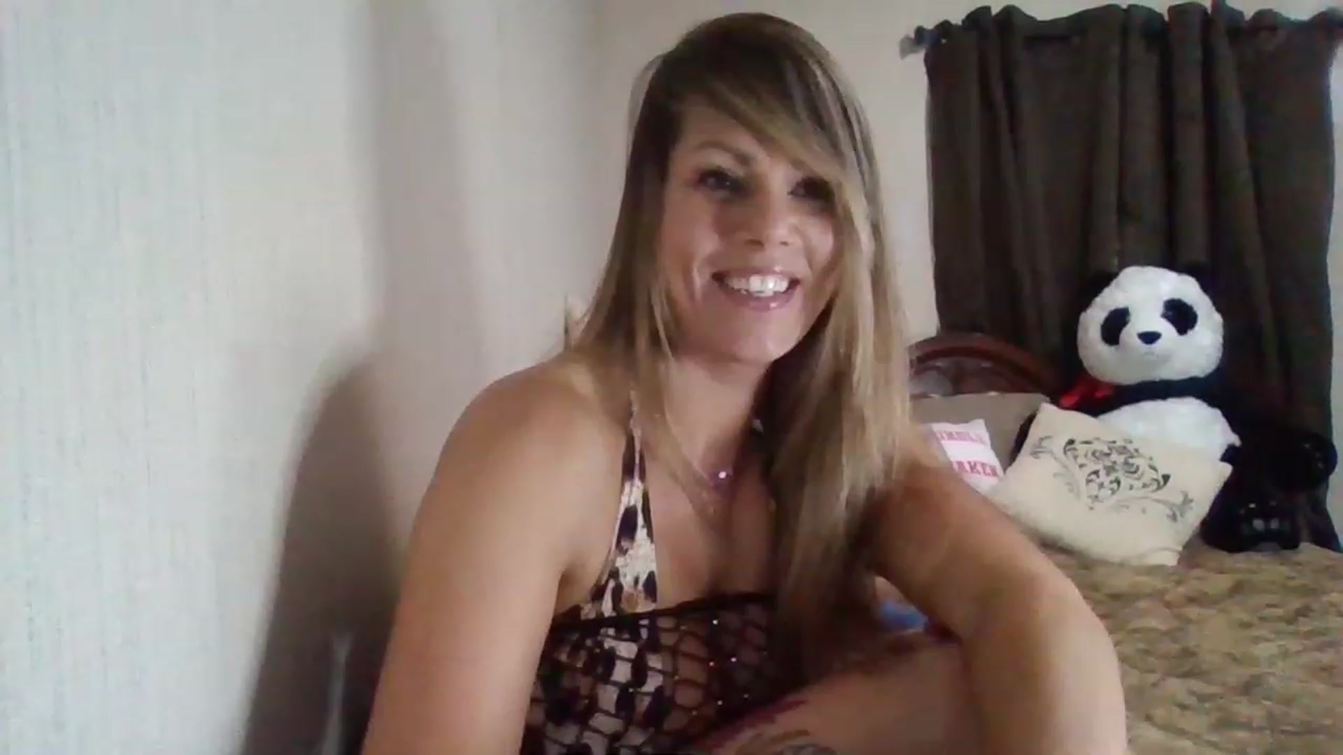 Gallery image thumbnail from caligirl8's myfreecams stream on, 03/01/2023, 16:43 image 6 of 20