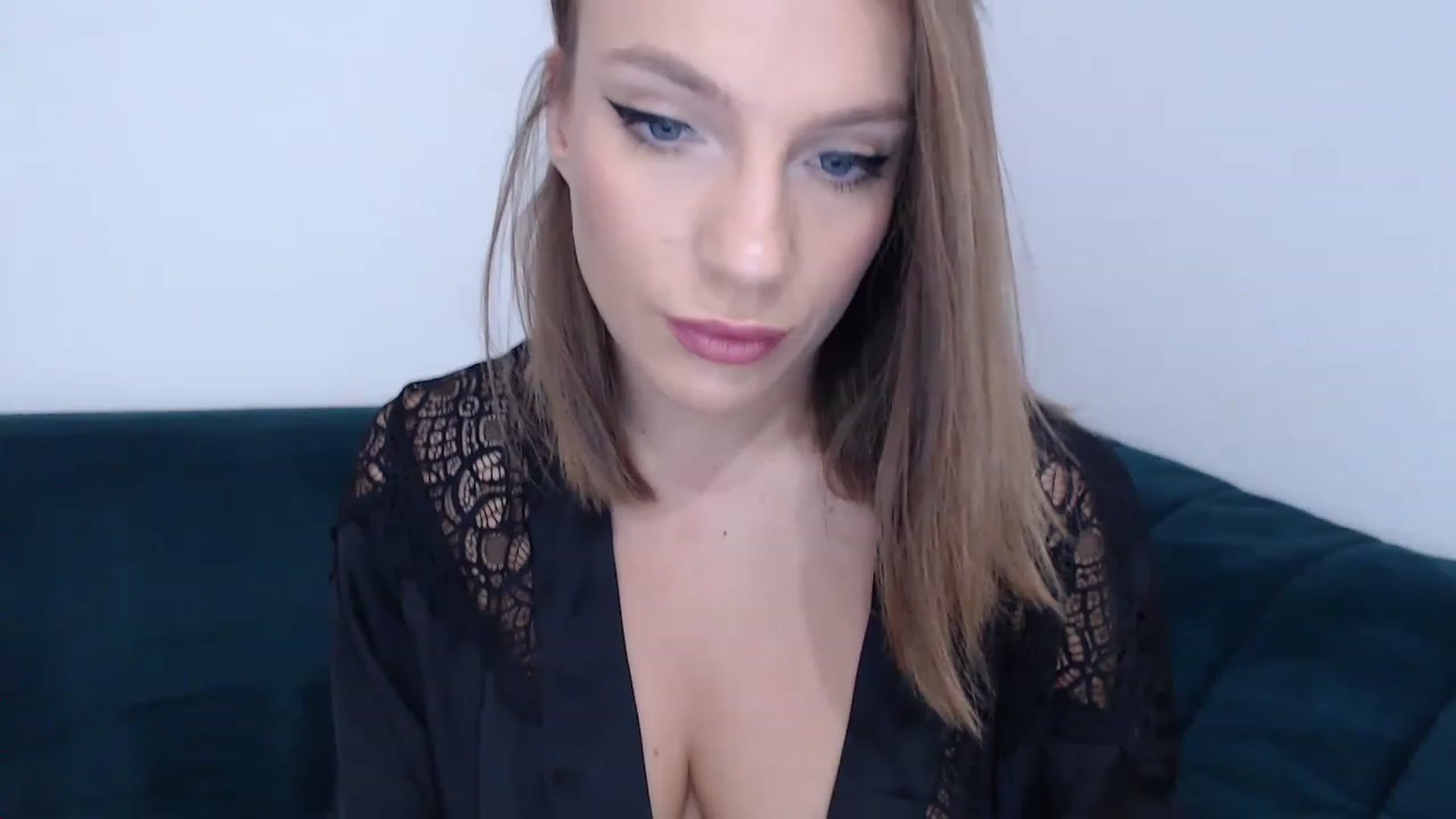 Gallery image thumbnail from call_me_em's myfreecams stream on, 11/15/2022, 10:32 image 4 of 20