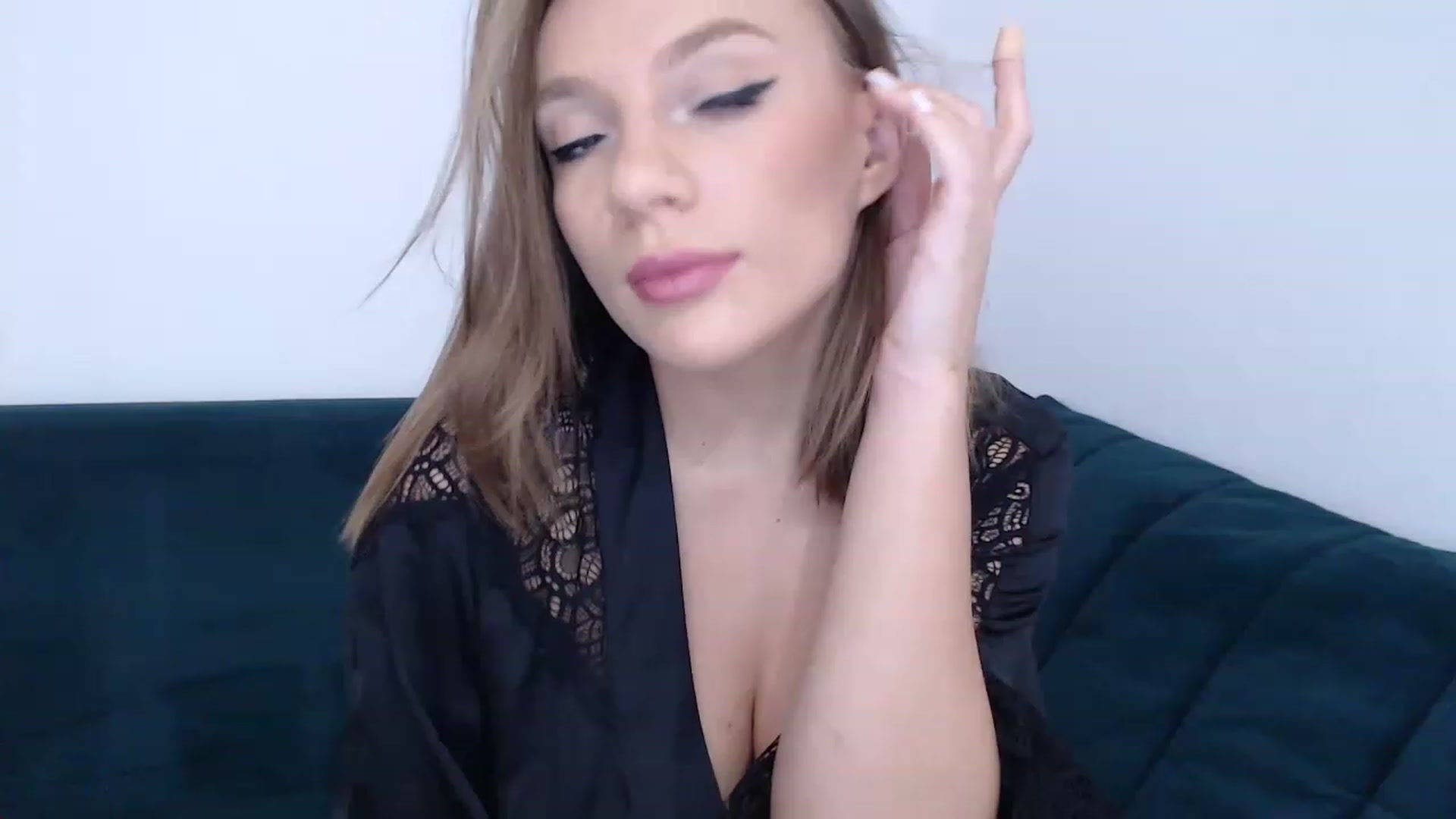 Gallery image thumbnail from call_me_em's myfreecams stream on, 11/15/2022, 10:32 image 1 of 20
