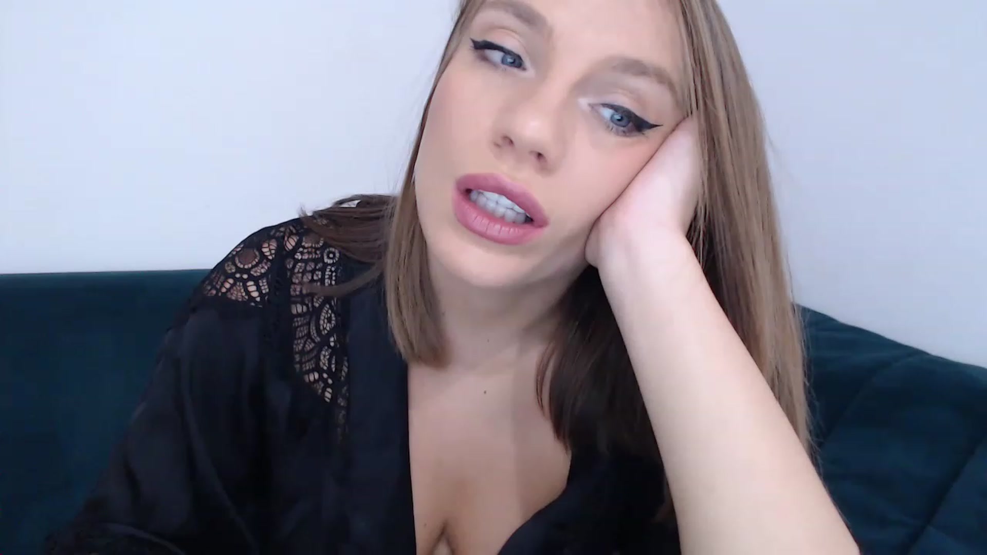Gallery image thumbnail from call_me_em's myfreecams stream on, 11/15/2022, 10:32 image 8 of 20