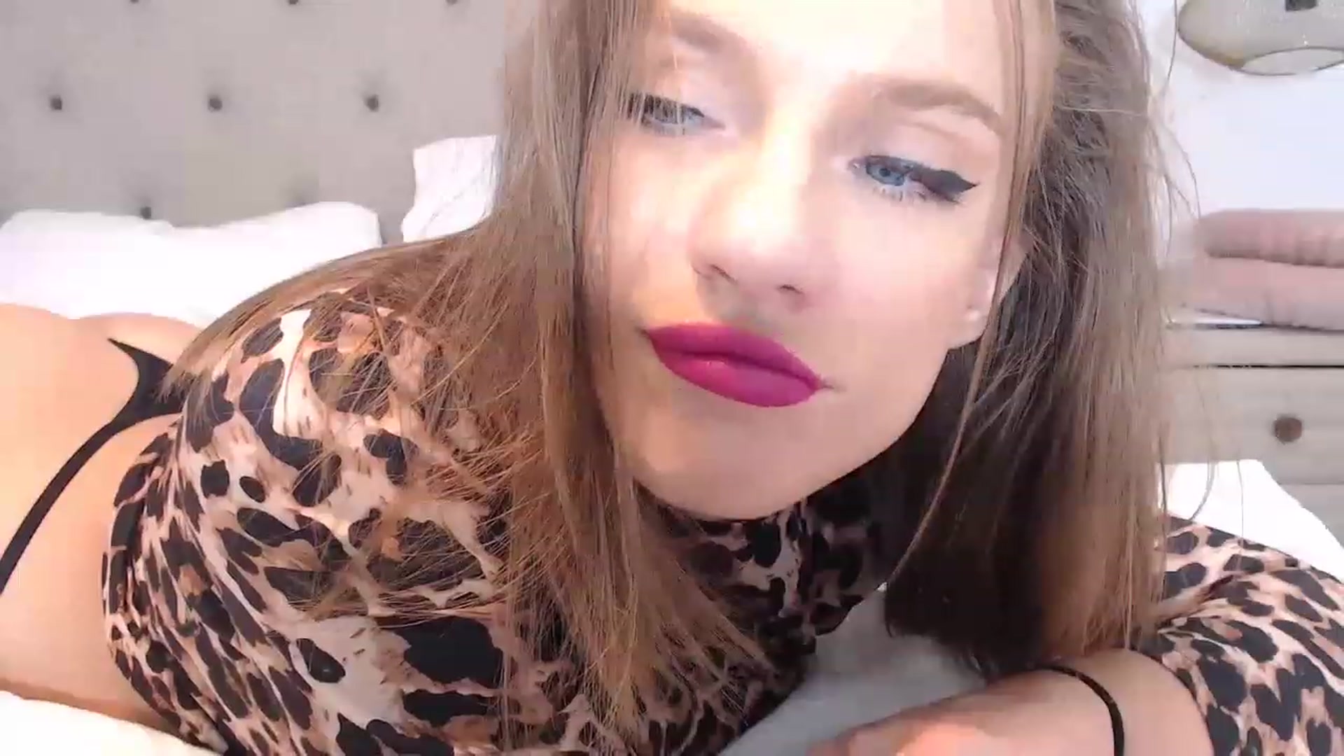 Gallery image thumbnail from call_me_em's myfreecams stream on, 11/15/2022, 17:52 image 8 of 20