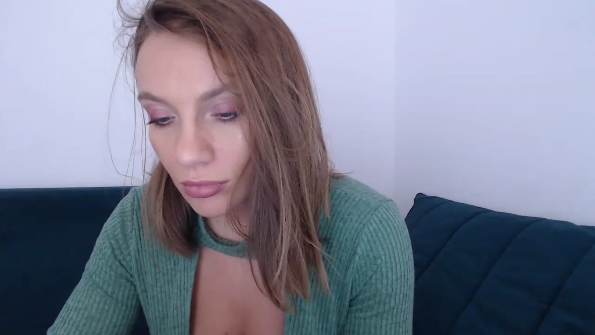 Gallery image thumbnail from call_me_em's myfreecams stream on, 11/24/2022, 10:39 image 17 of 20