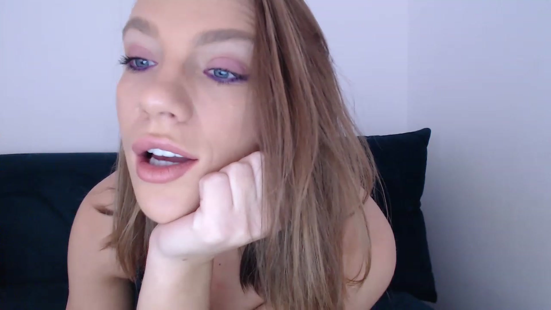 Gallery image thumbnail from call_me_em's myfreecams stream on, 11/27/2022, 09:19 image 9 of 20