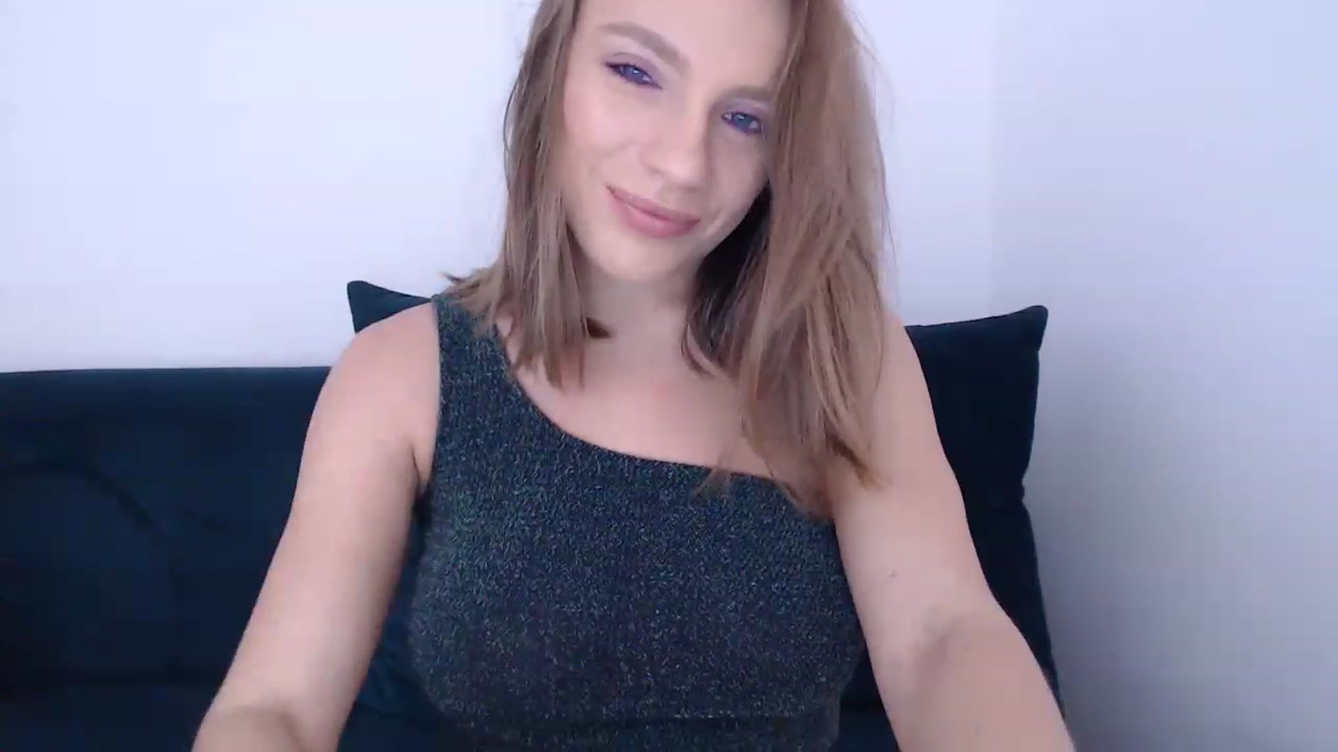 Gallery image thumbnail from call_me_em's myfreecams stream on, 11/27/2022, 09:19 image 8 of 20